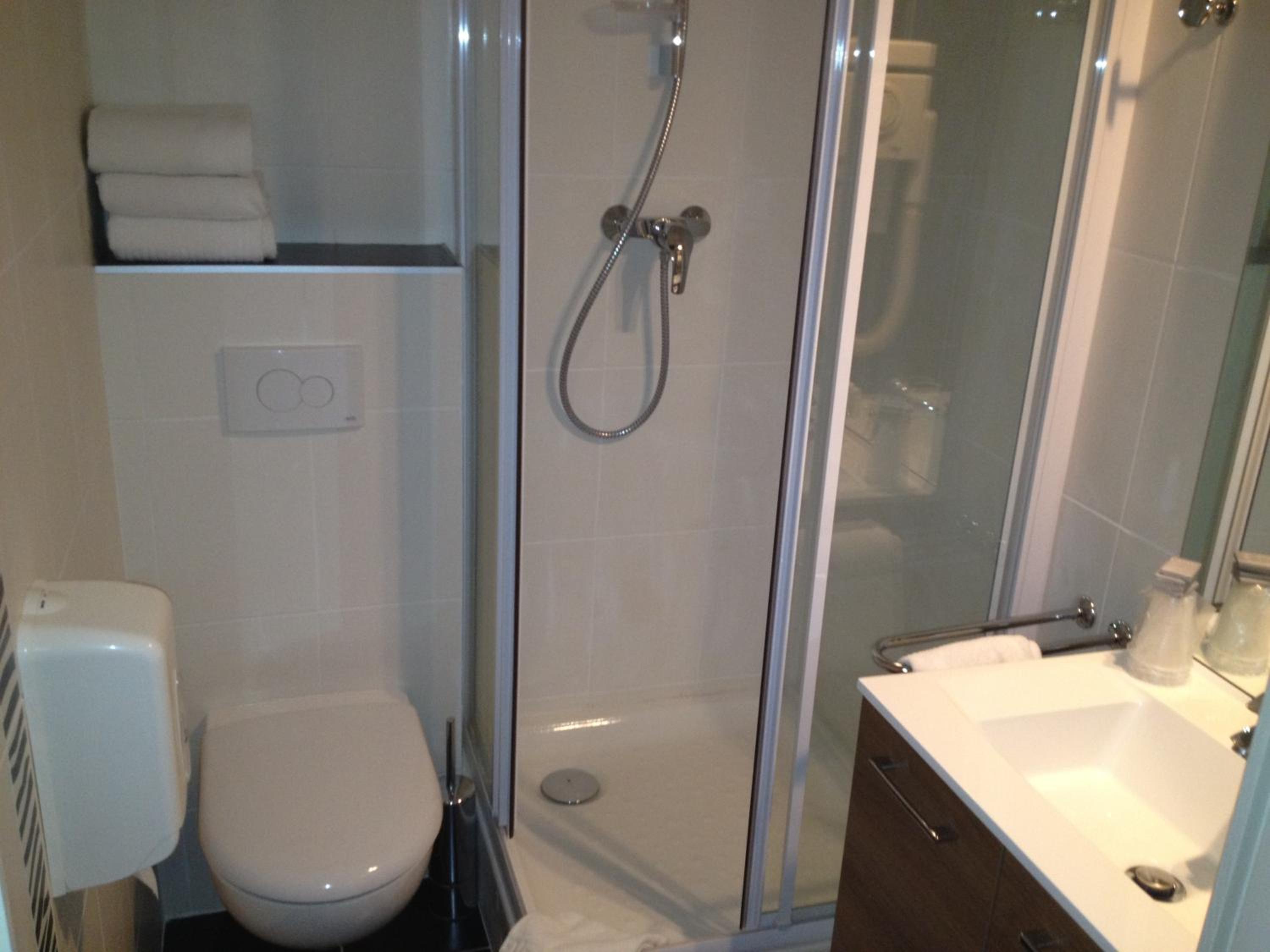 Standard Double Room - Photo 7