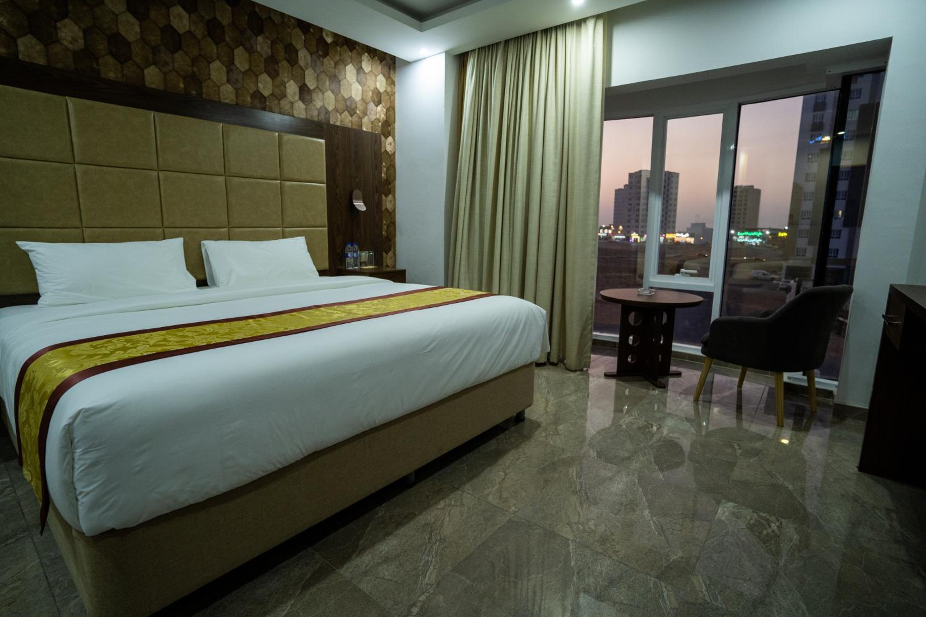 Deluxe Suite photo 2