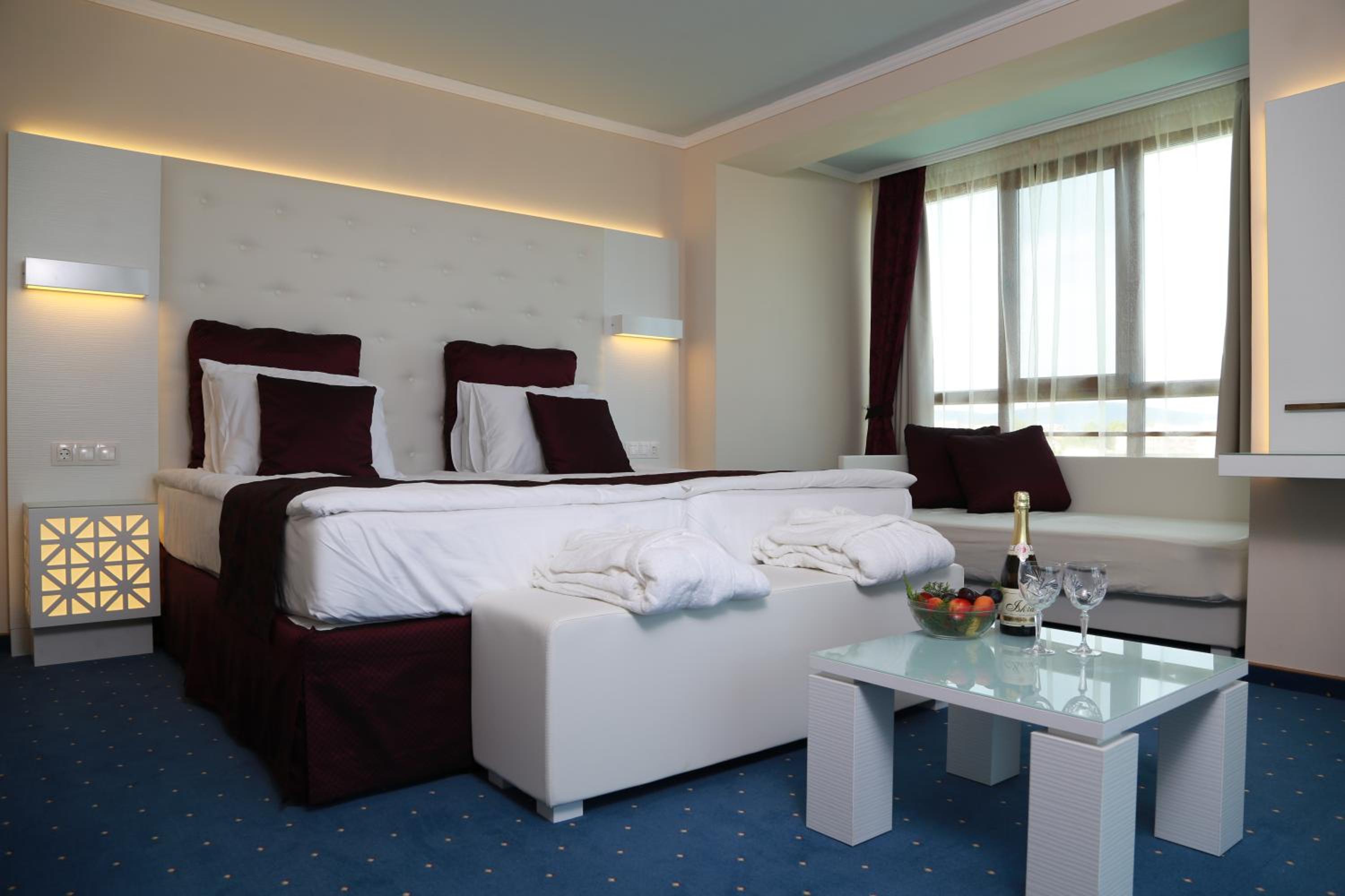 Double Or Twin Room With Balcony (2 Adults + 1 Child) photo 3