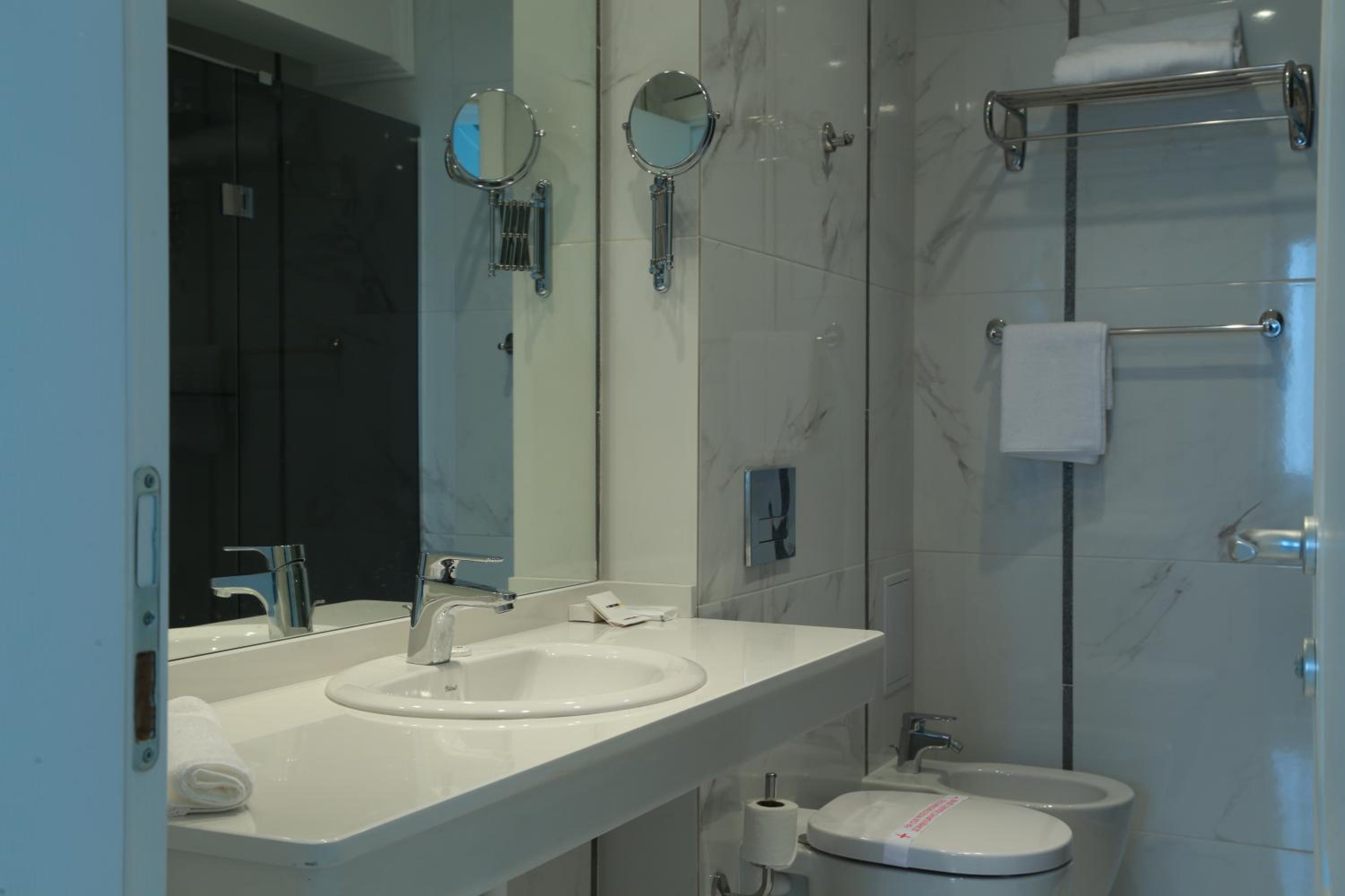 Double Or Twin Room With Balcony (2 Adults + 2 Children) photo 2