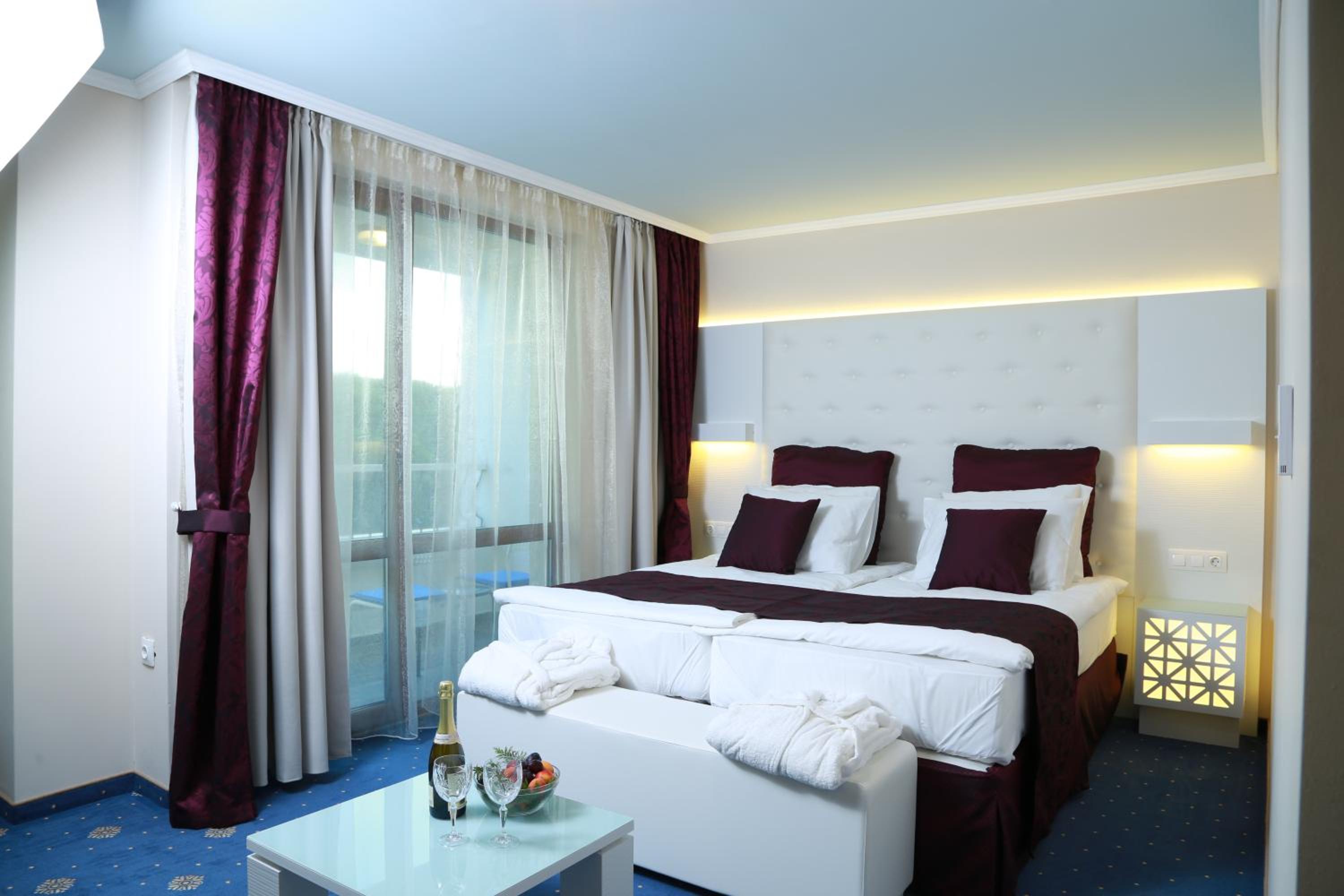 Double Or Twin Room With Balcony (2 Adults + 1 Child) photo 2