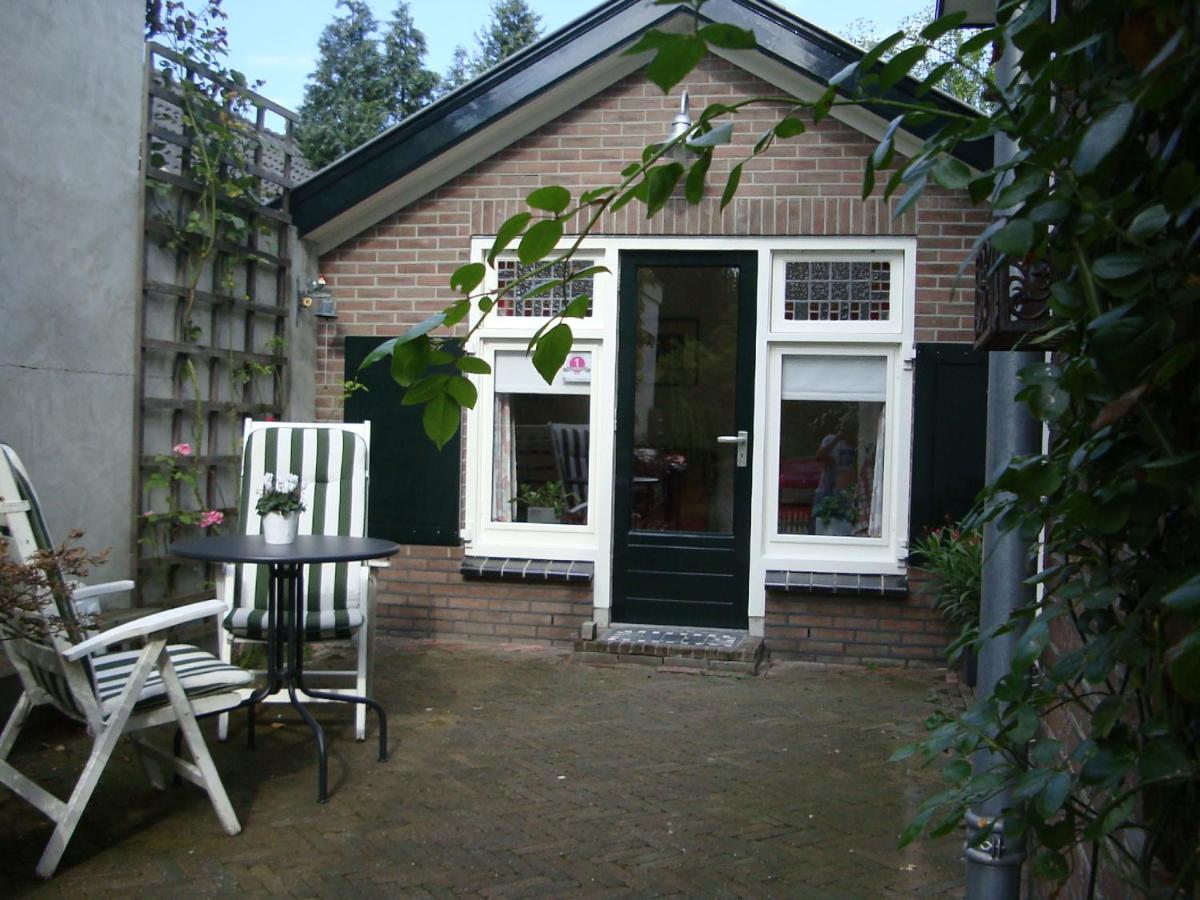 One-Bedroom House photo 1