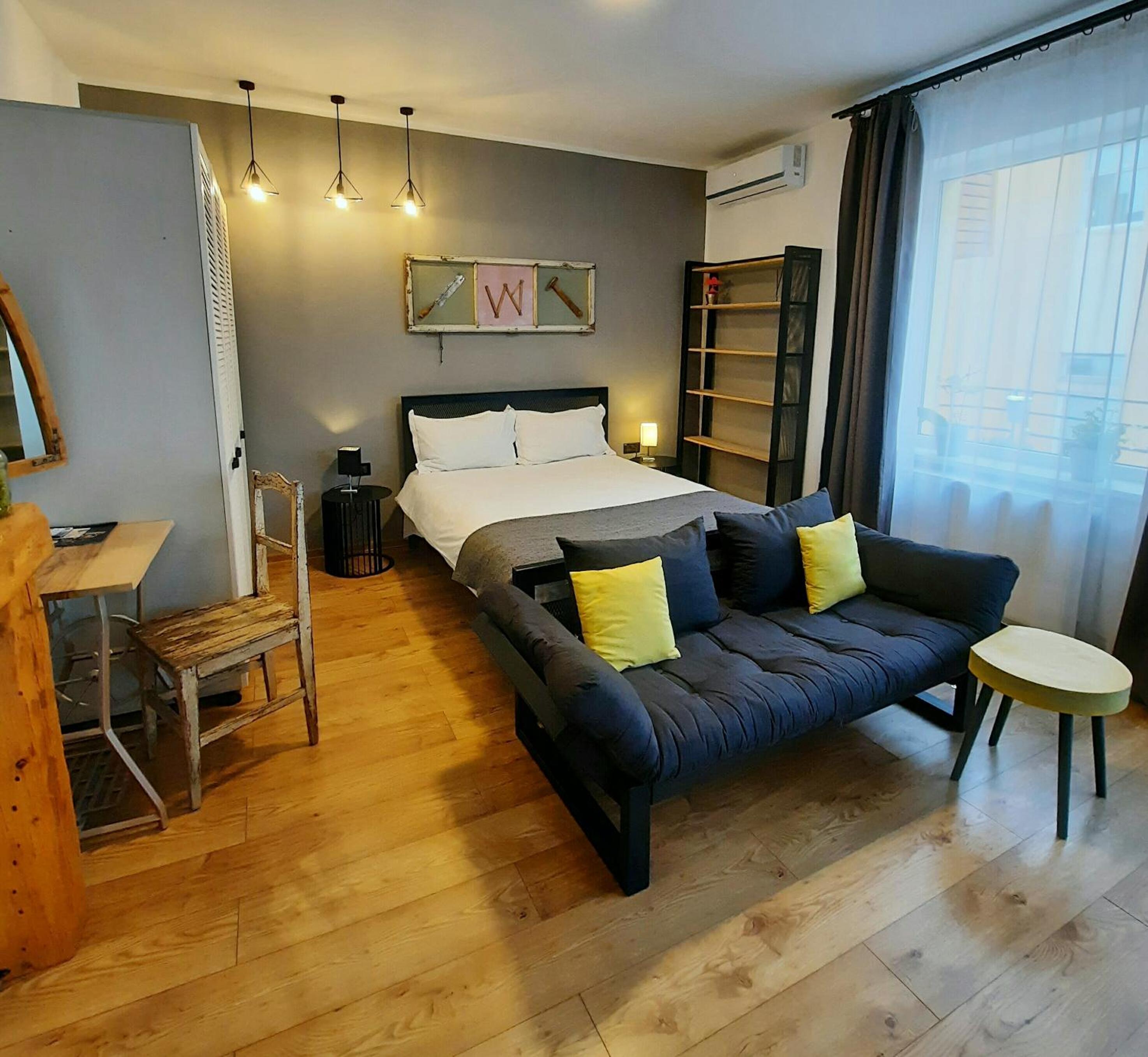 Studio Apartment - Photo 28