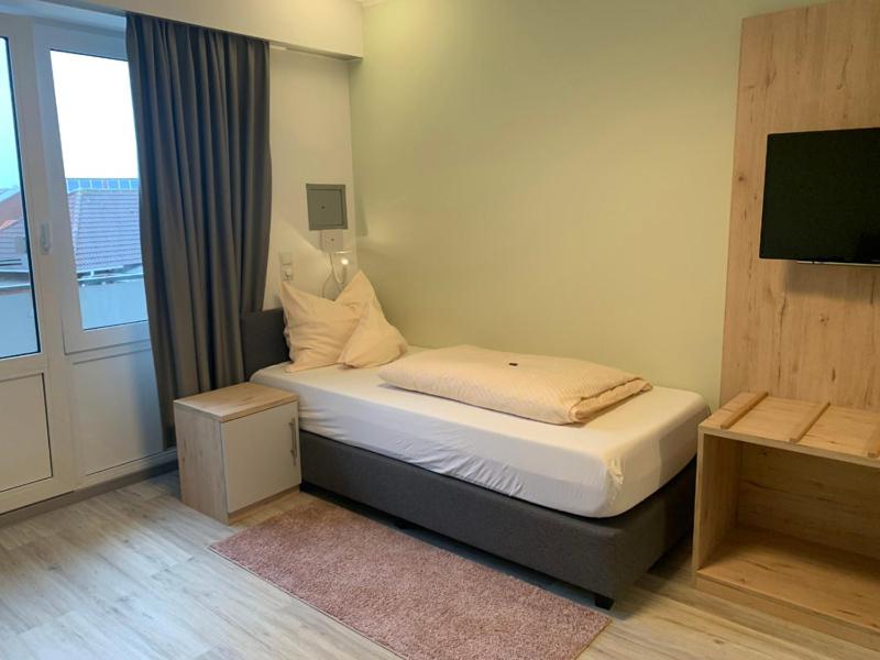 Deluxe Single Room with Balcony photo 1