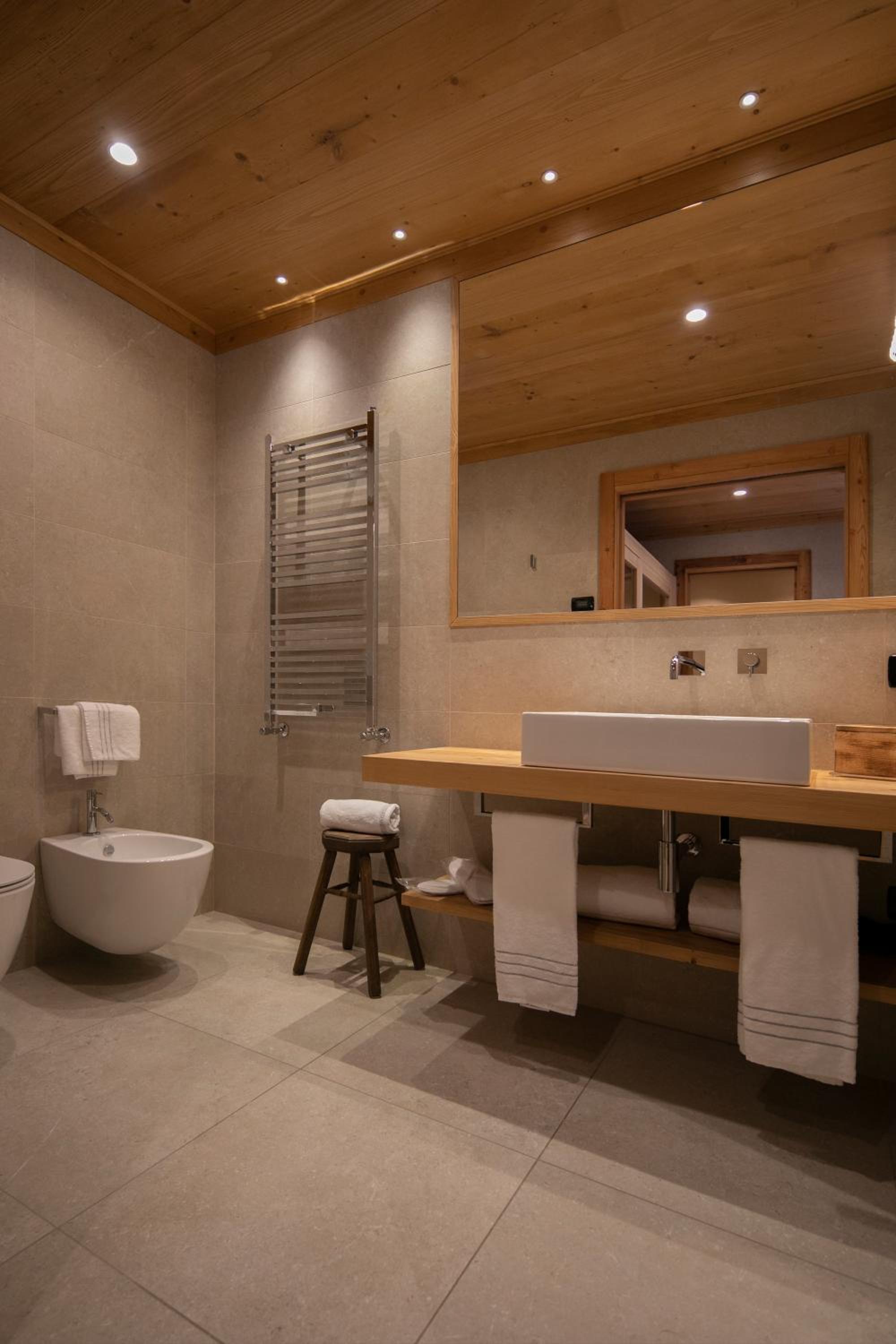 Double Room with Spa Bath photo 3