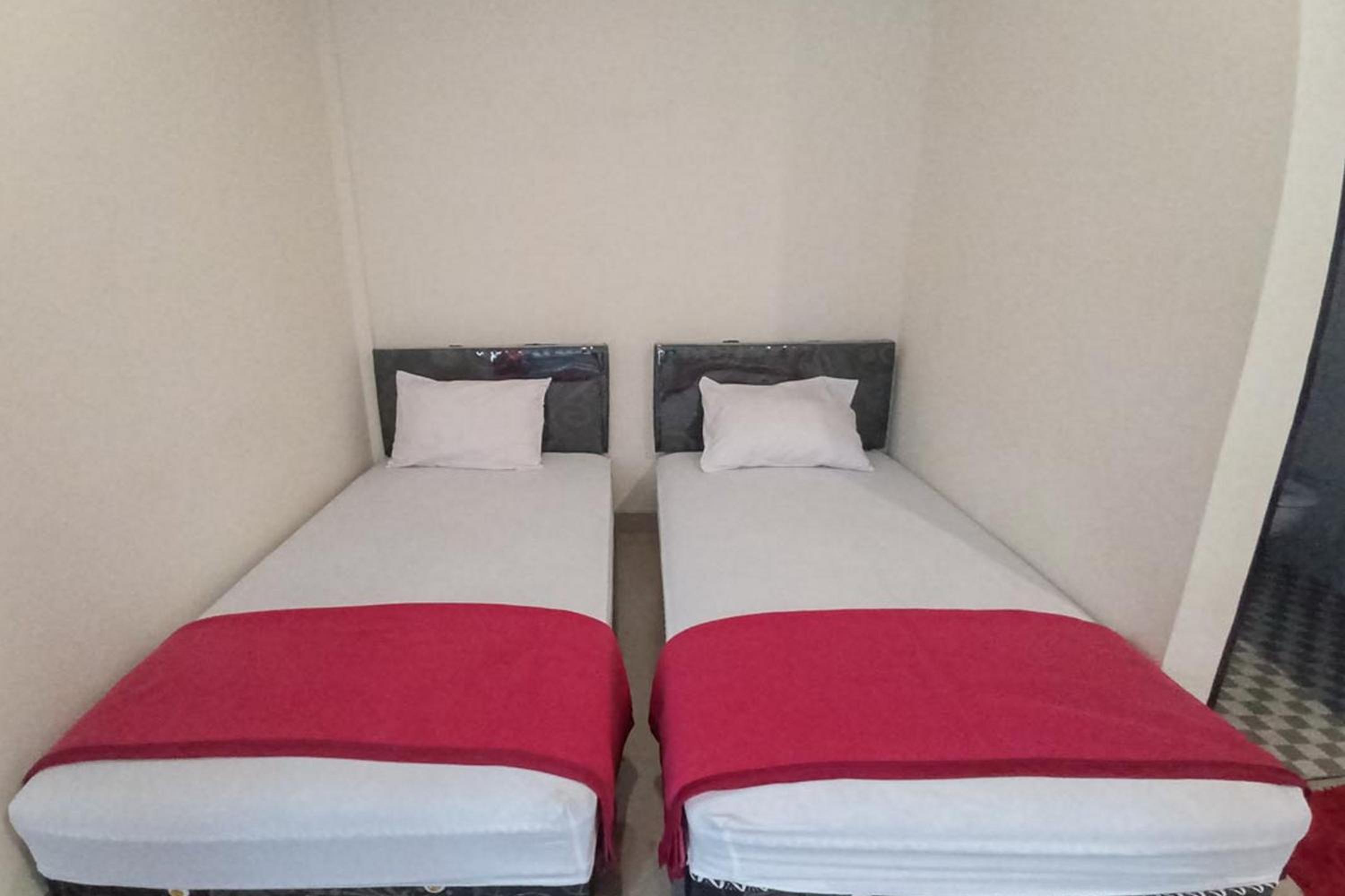 Twin Room - Photo 3