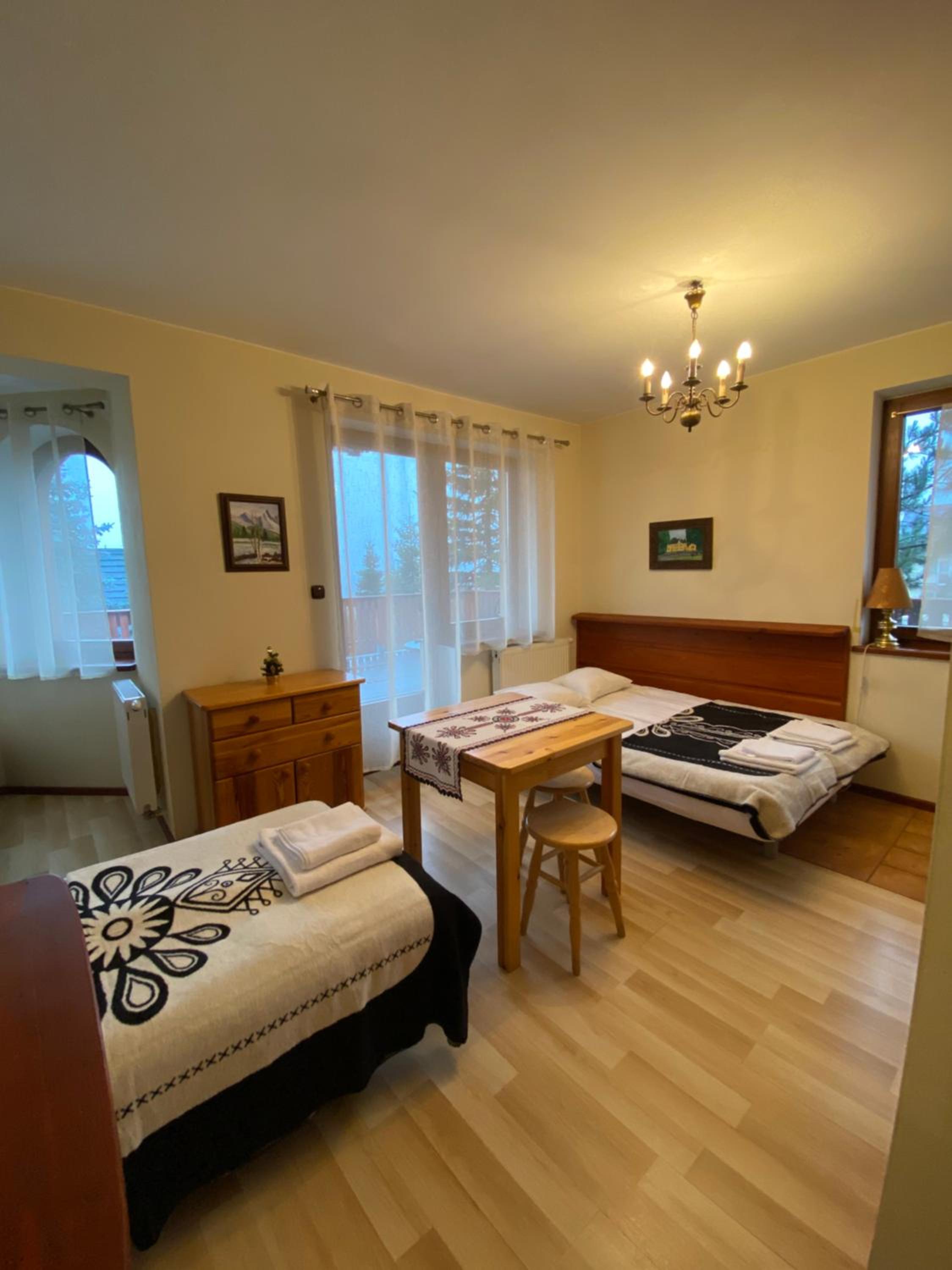 Family Room with Mountain View photo 2