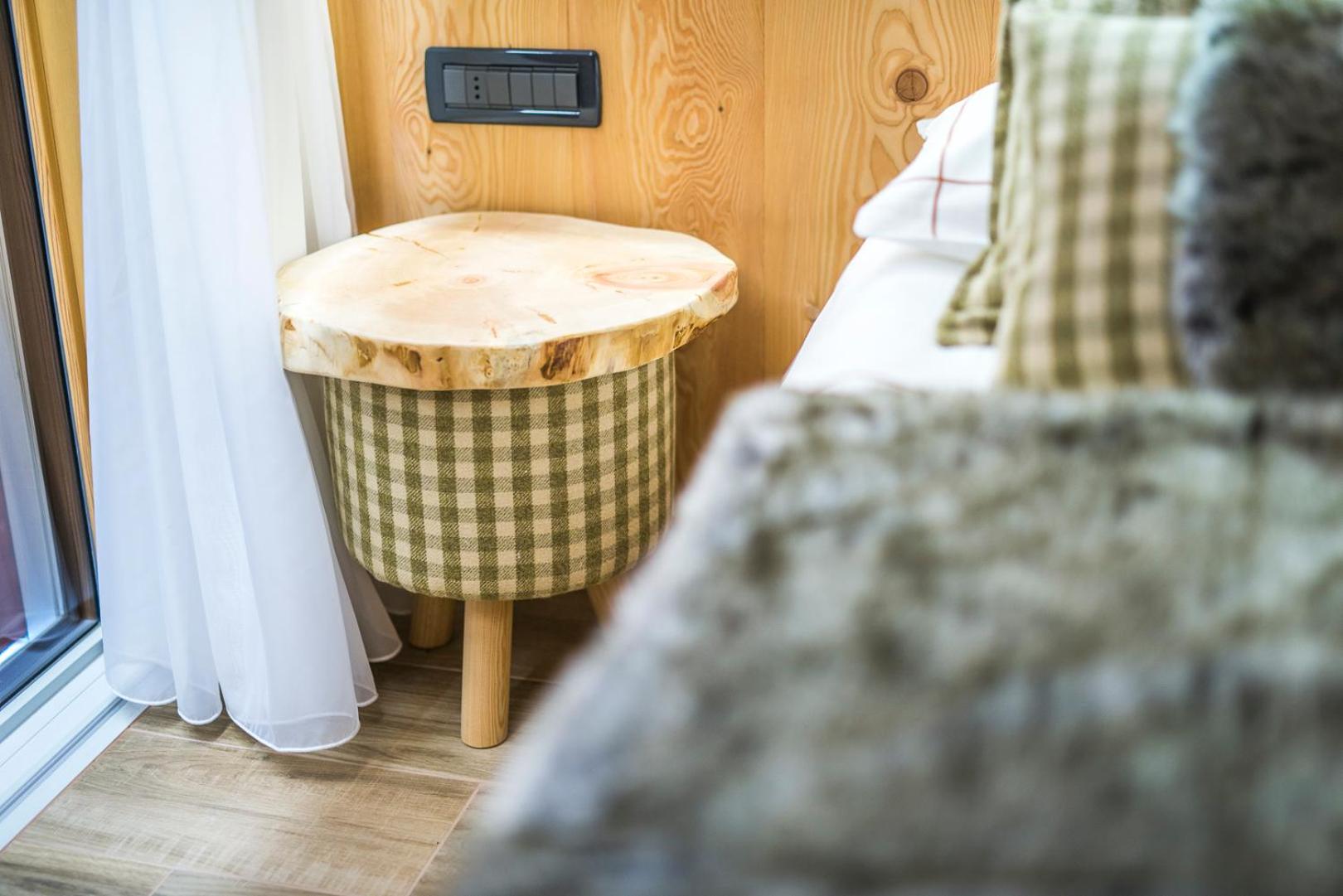 Suite with Hot Tub - Photo 8