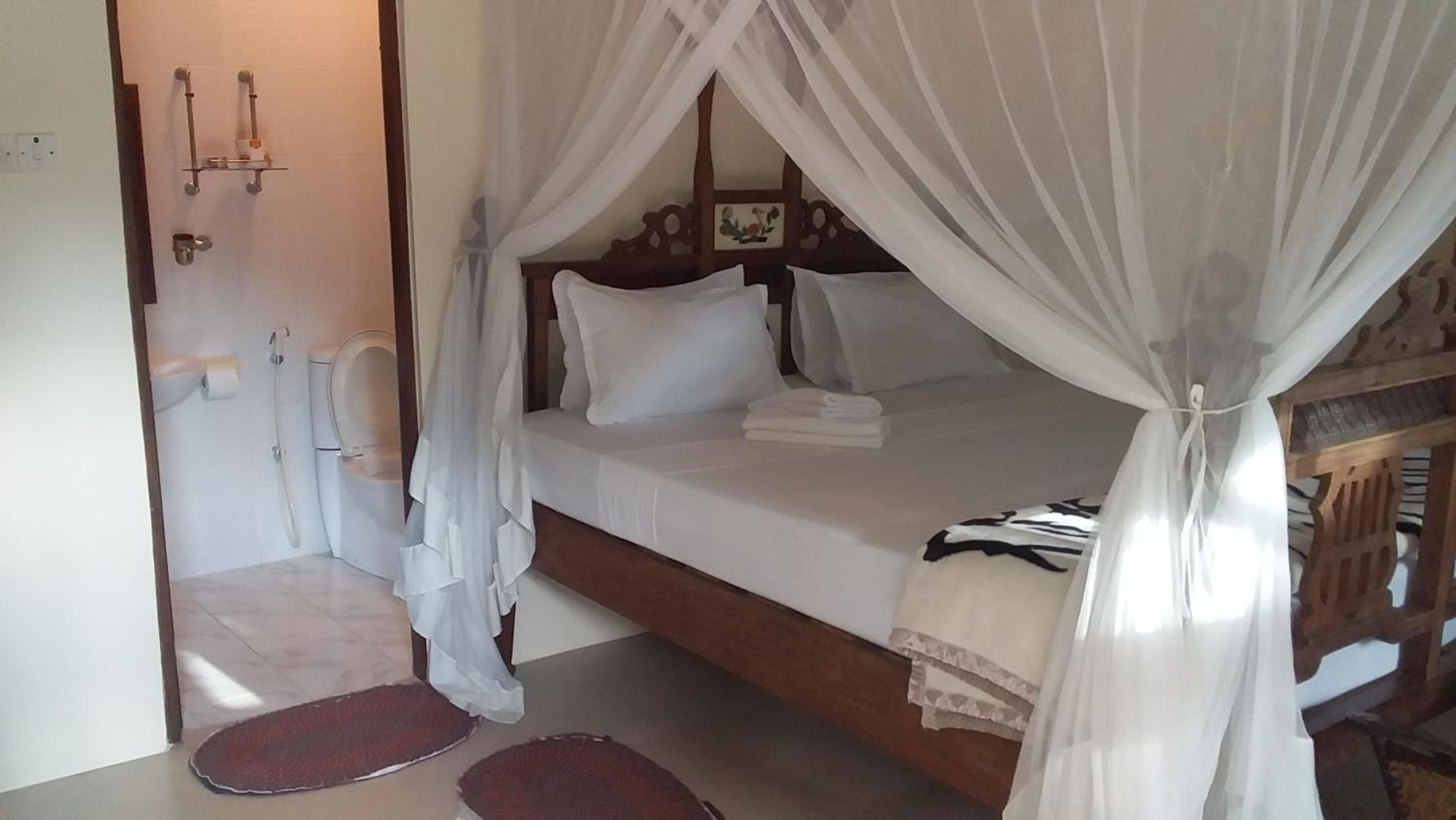 Double or Twin Room with Bathroom