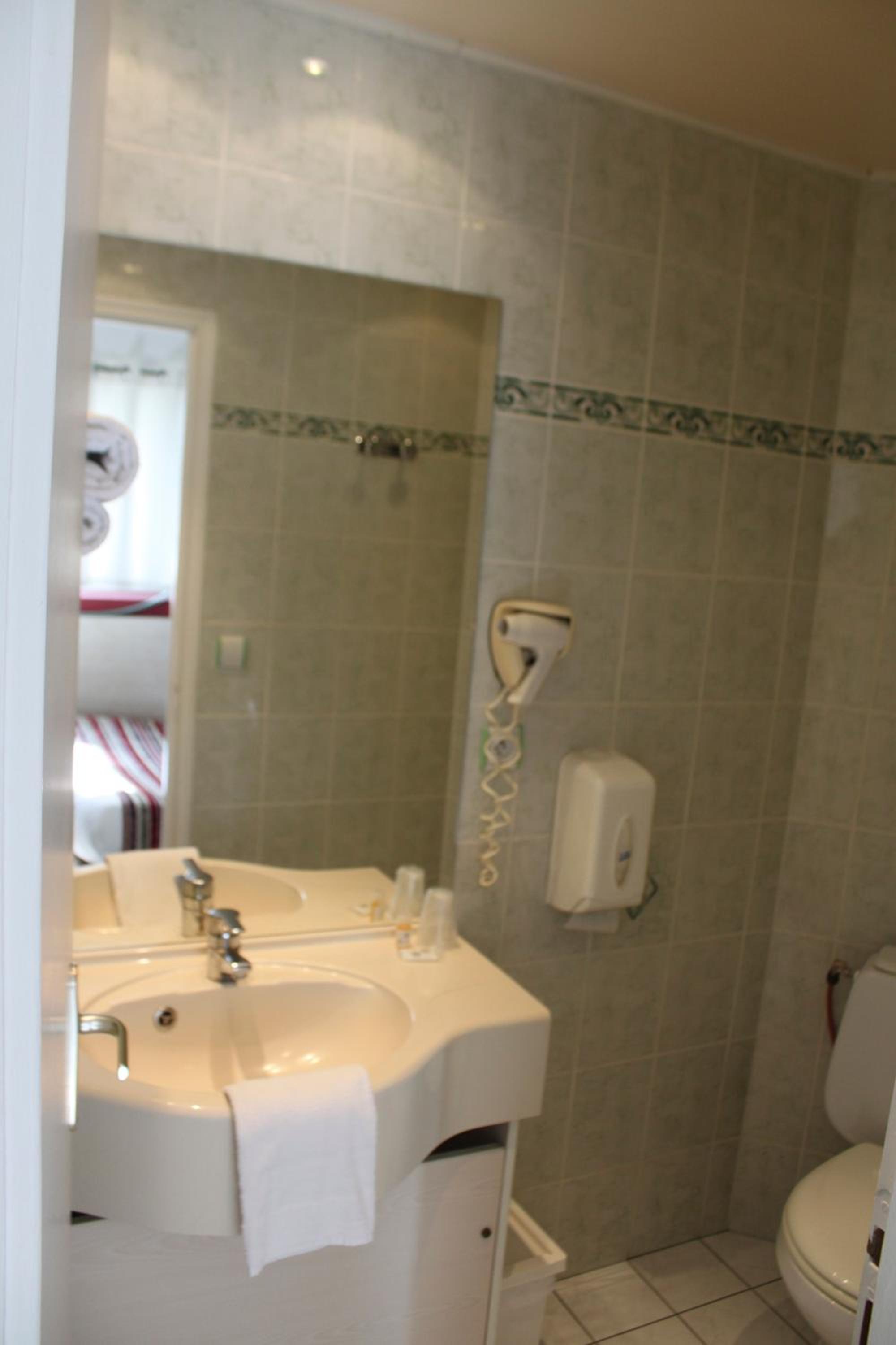Comfort Twin Room - Photo 9