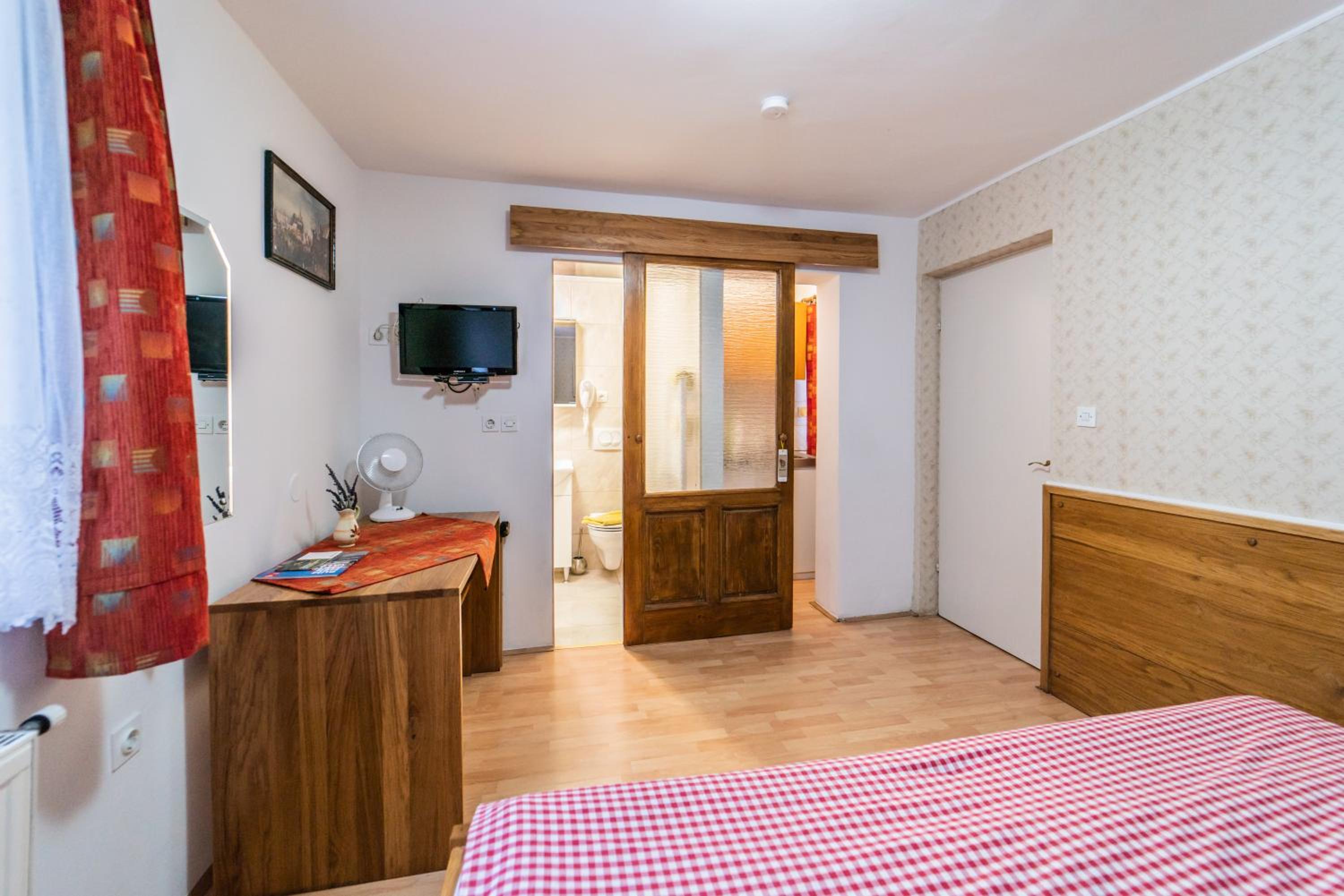 Small Studio - Photo 2