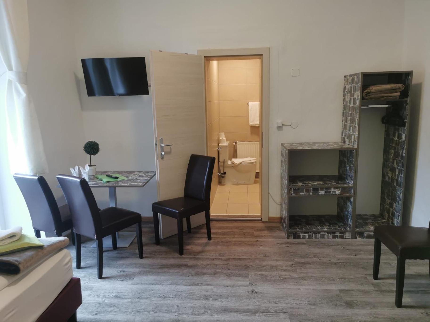 Double Room - Photo 5