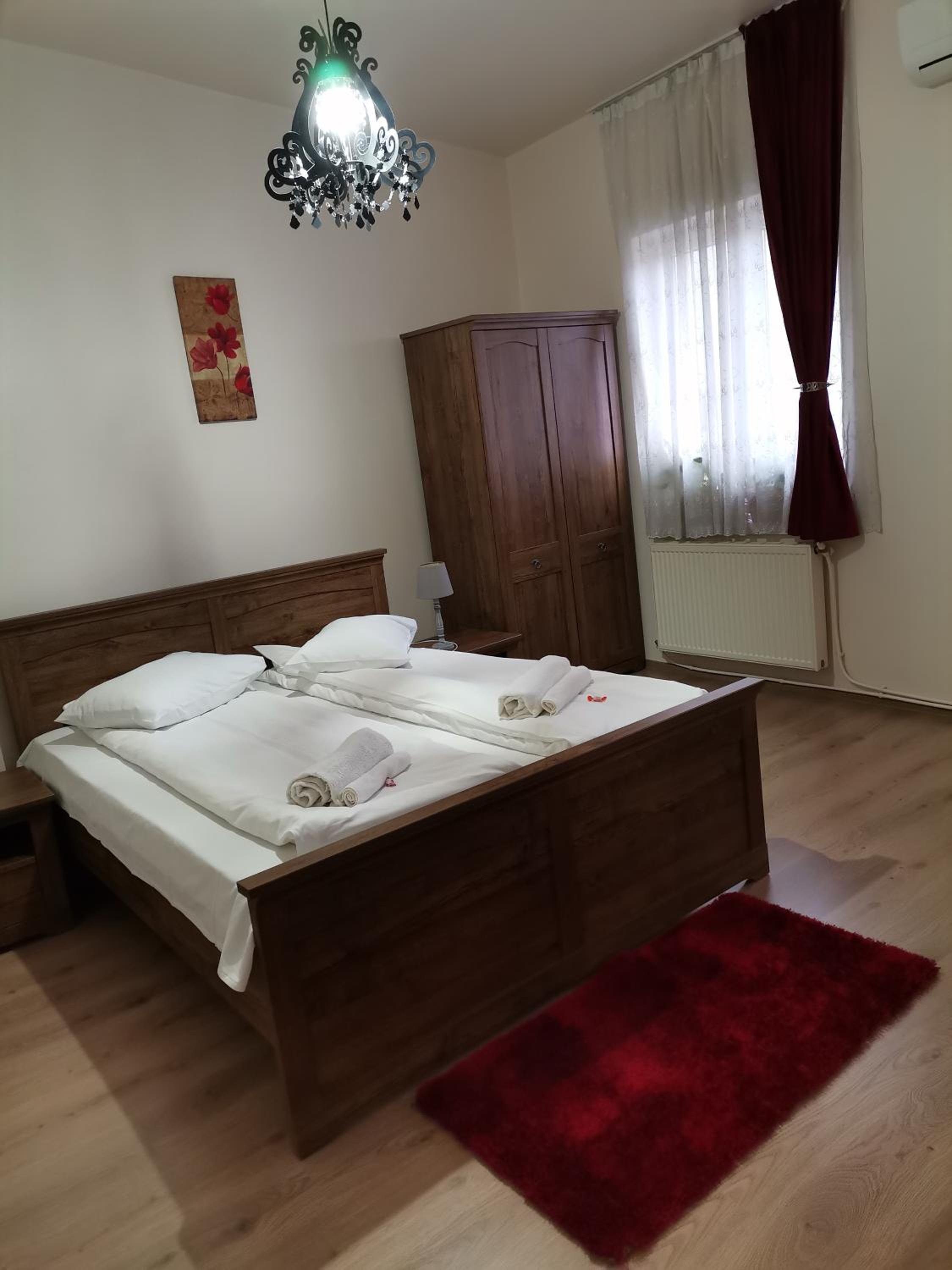 Double Room with Private Bathroom - Photo 13