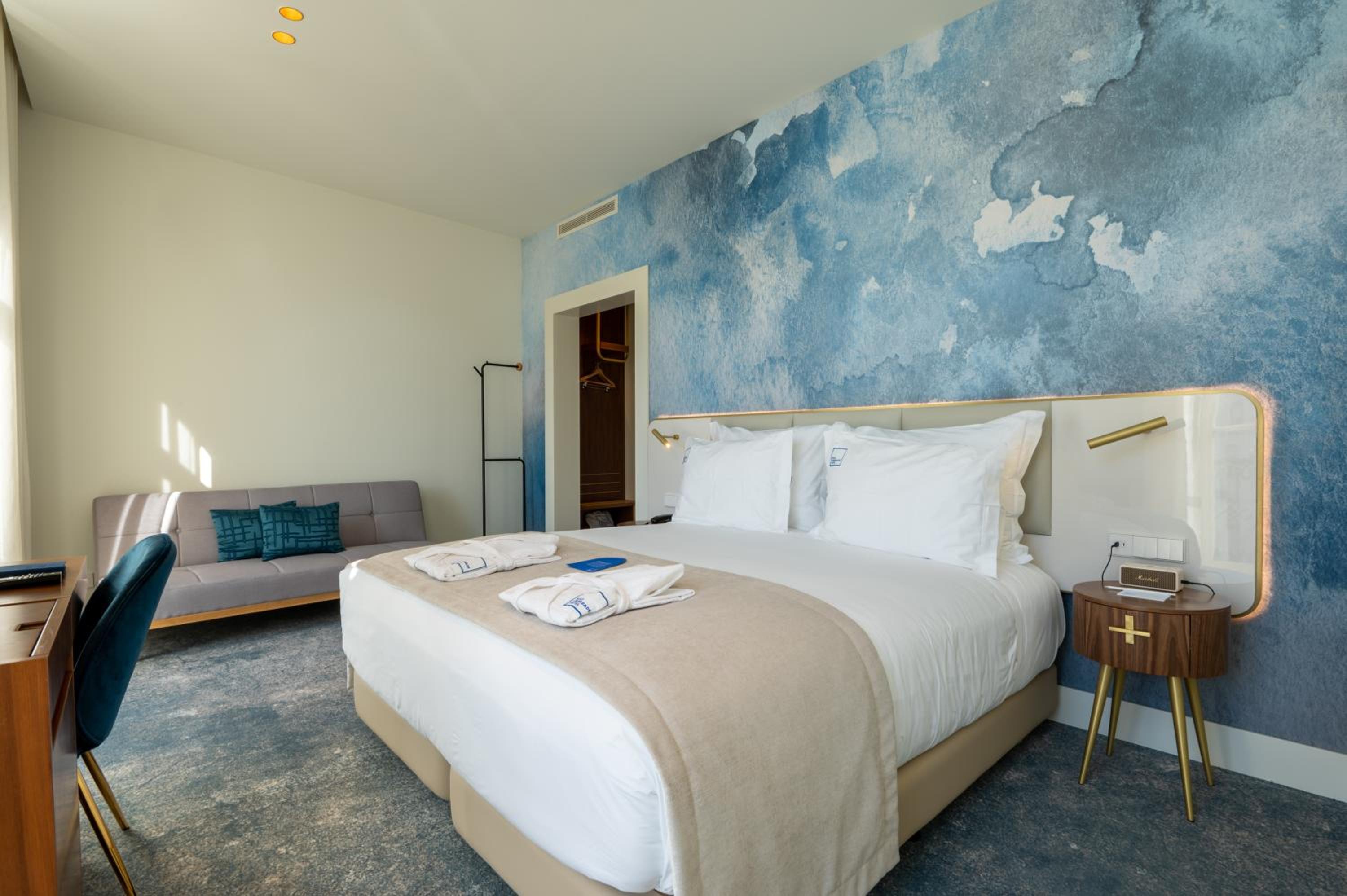 Deluxe Double or Twin Room with City View