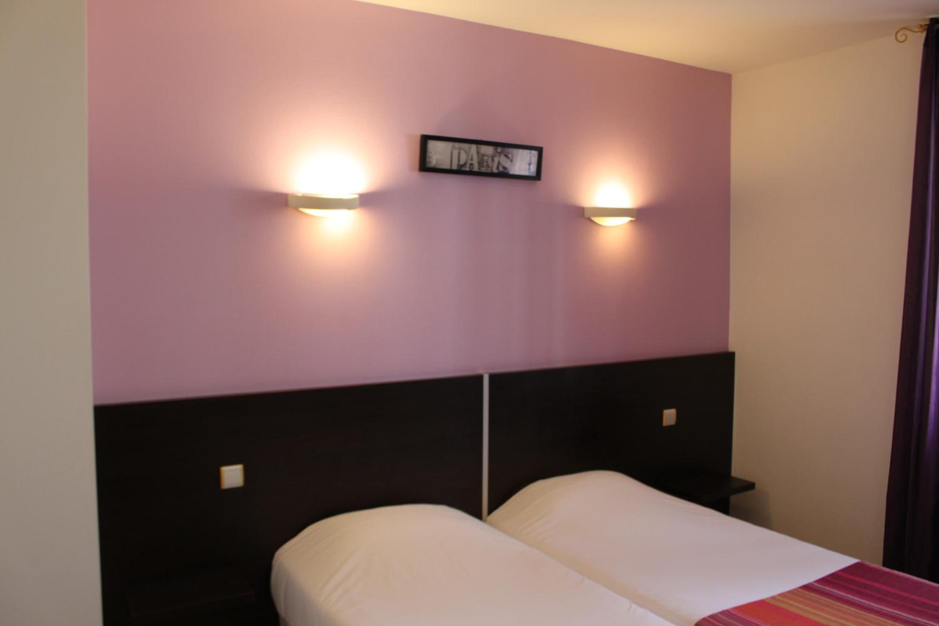 Standard Twin Room - Photo 3