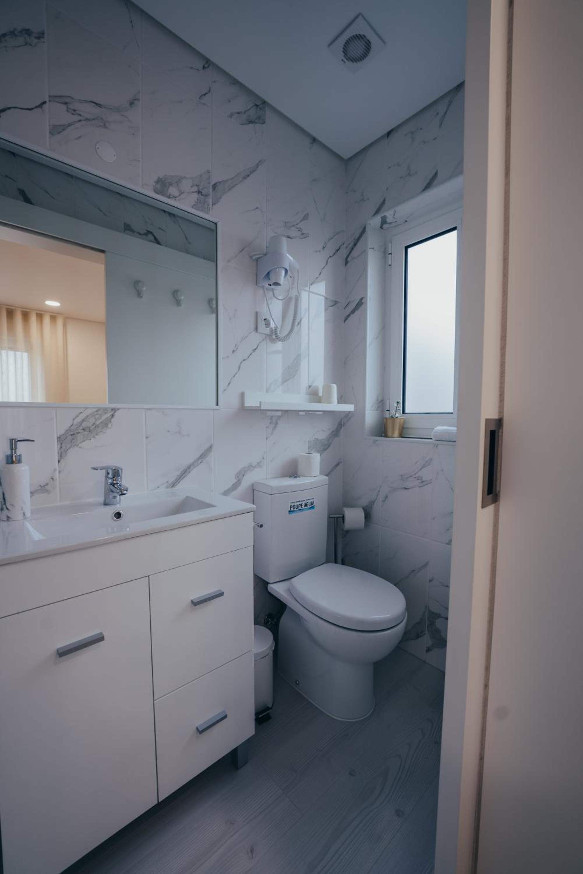 Two-Bedroom House - Photo 17