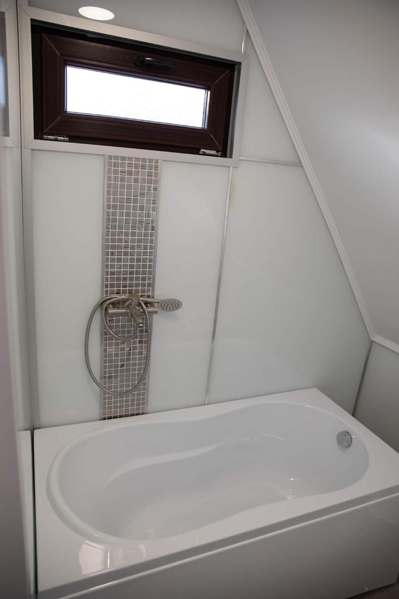 Two-Bedroom House - Photo 14