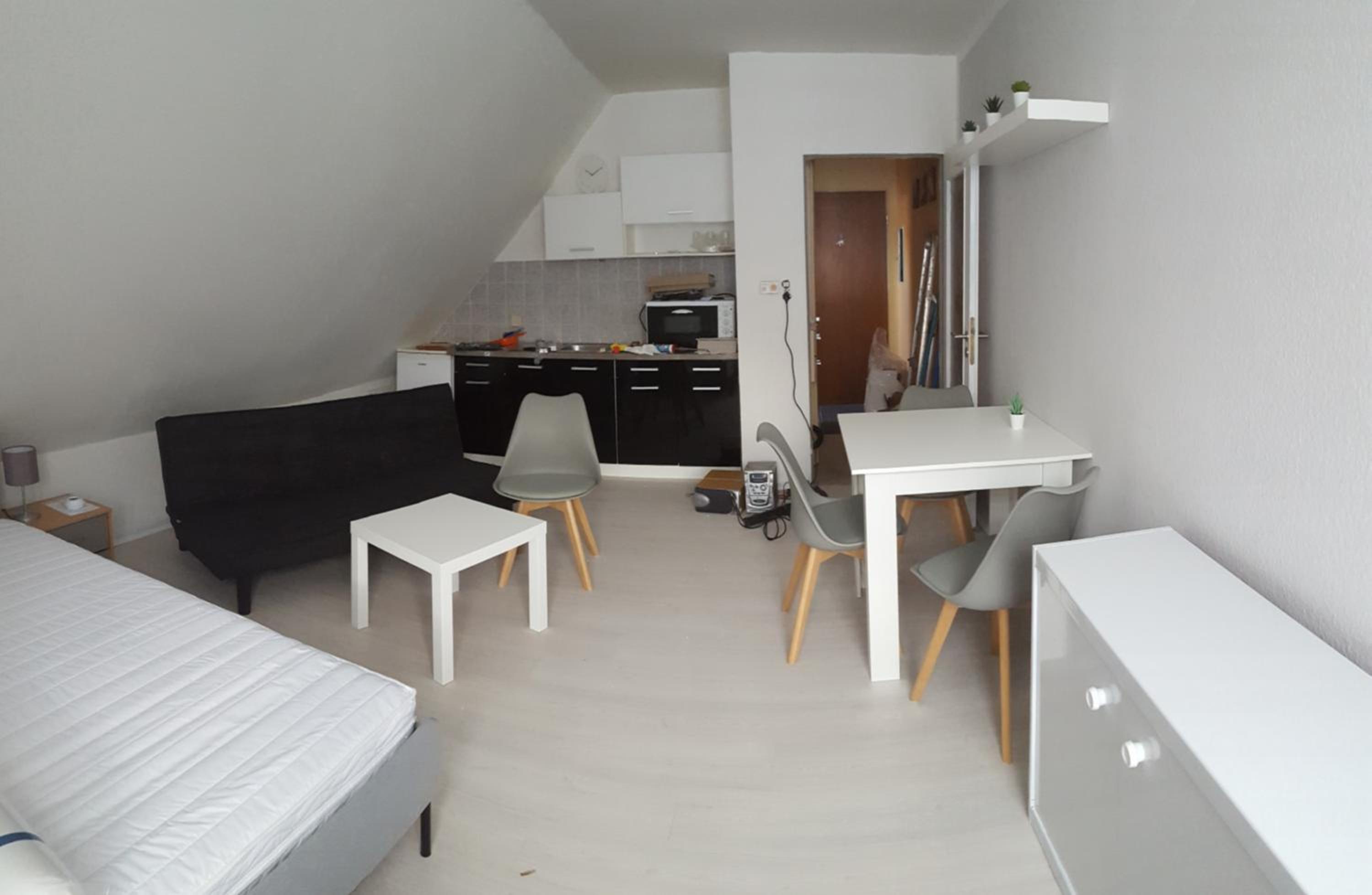 One-Bedroom Apartment photo 1