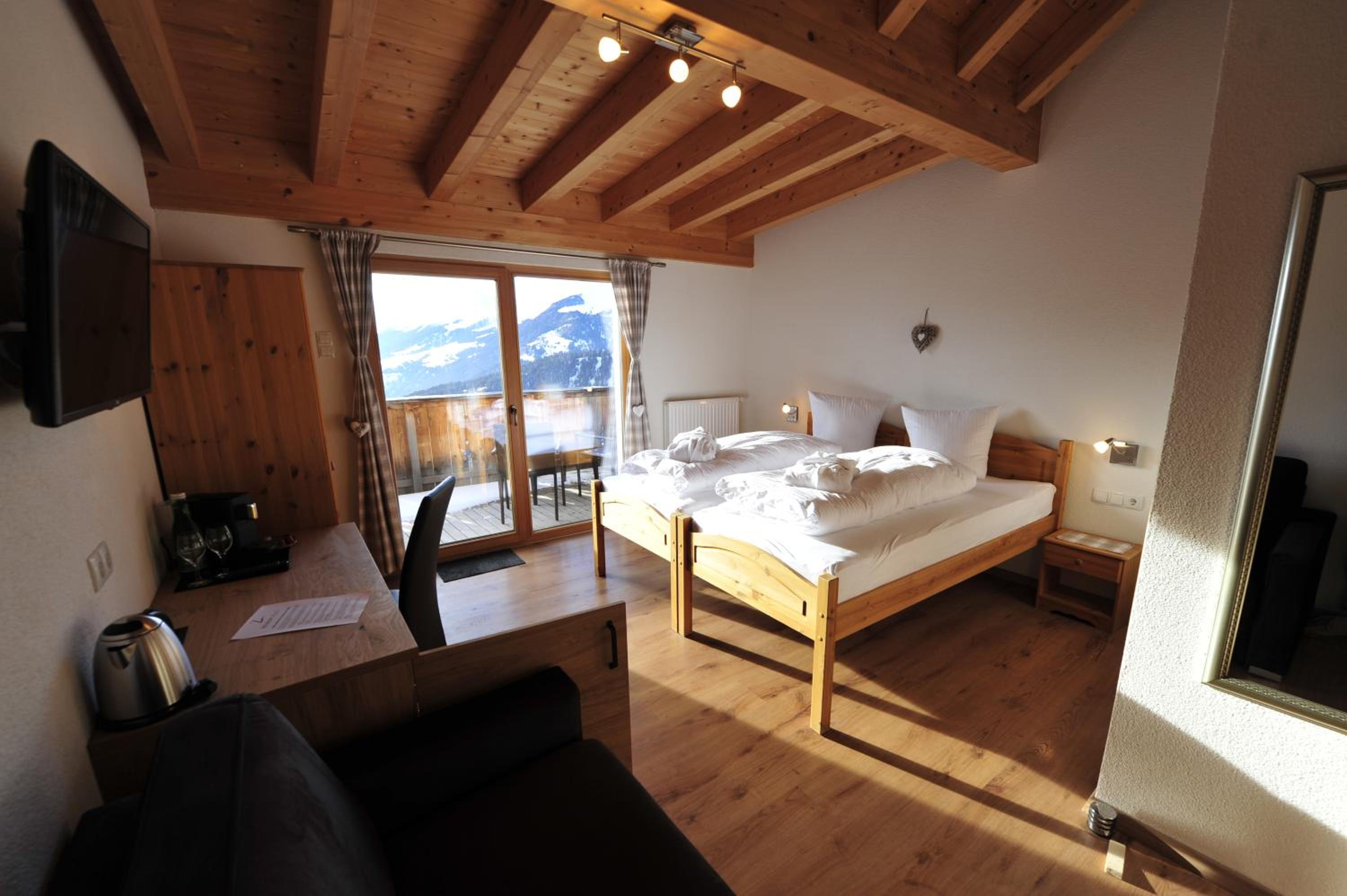 Double Room with Mountain View - Photo 1