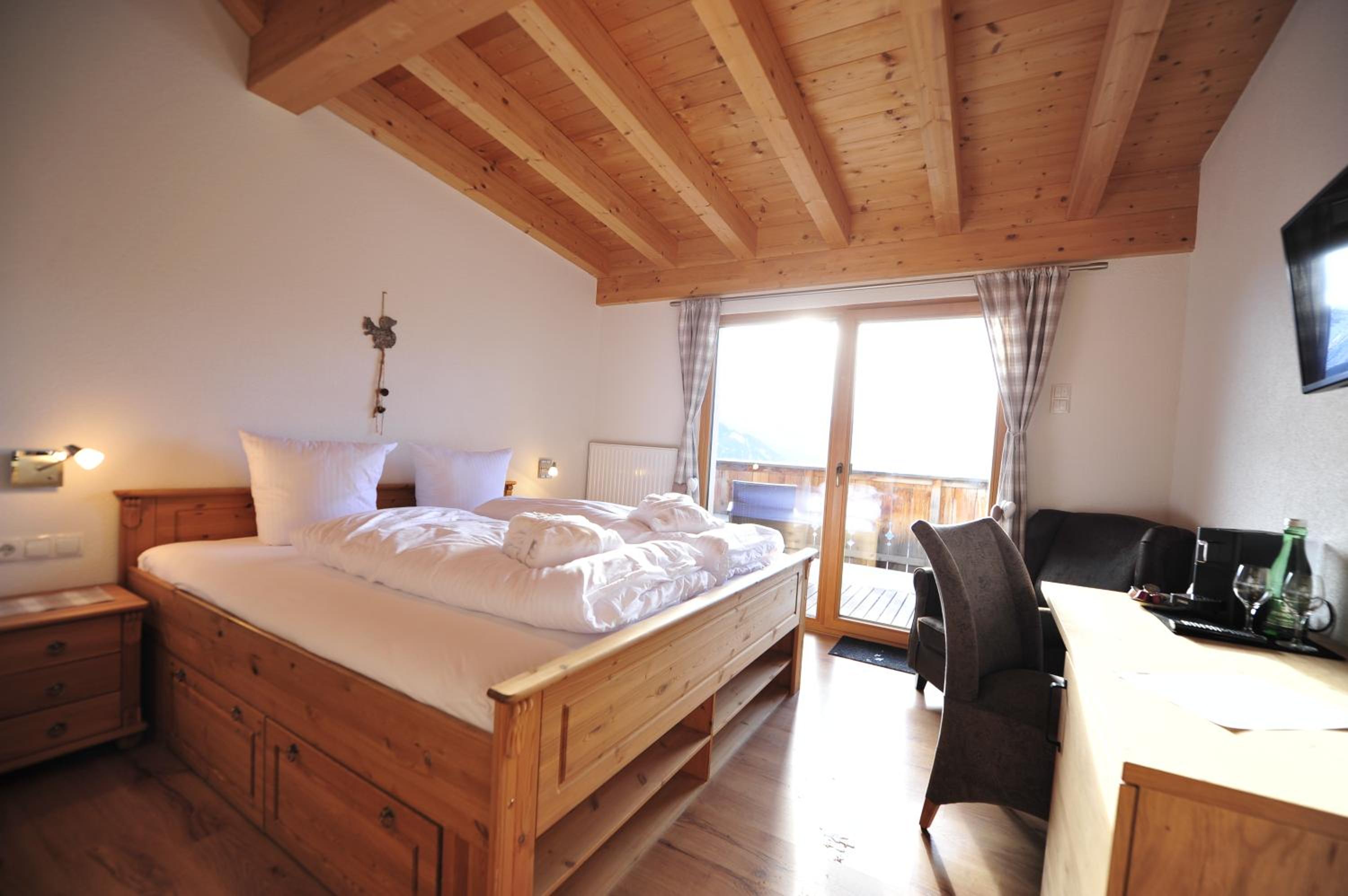 Double Room with Mountain View - Photo 6