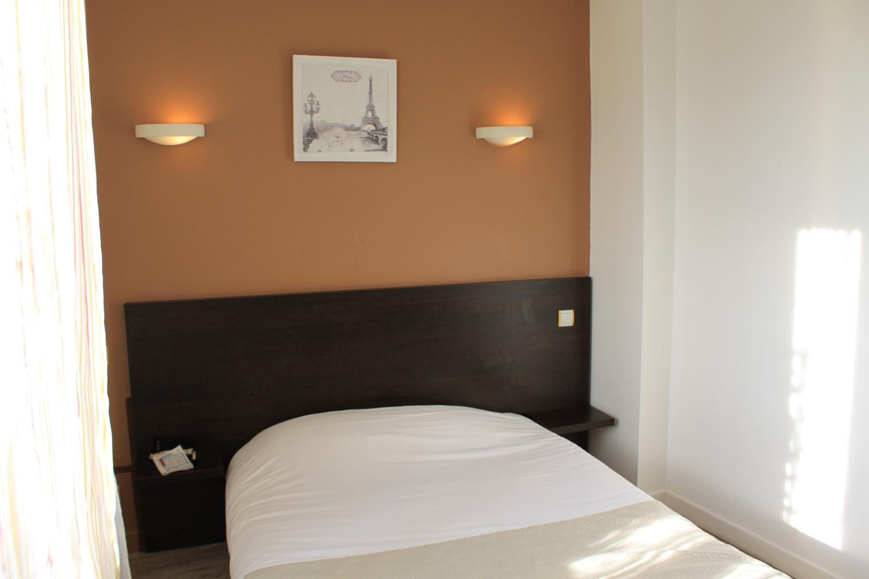 Standard Double Room - Photo 6