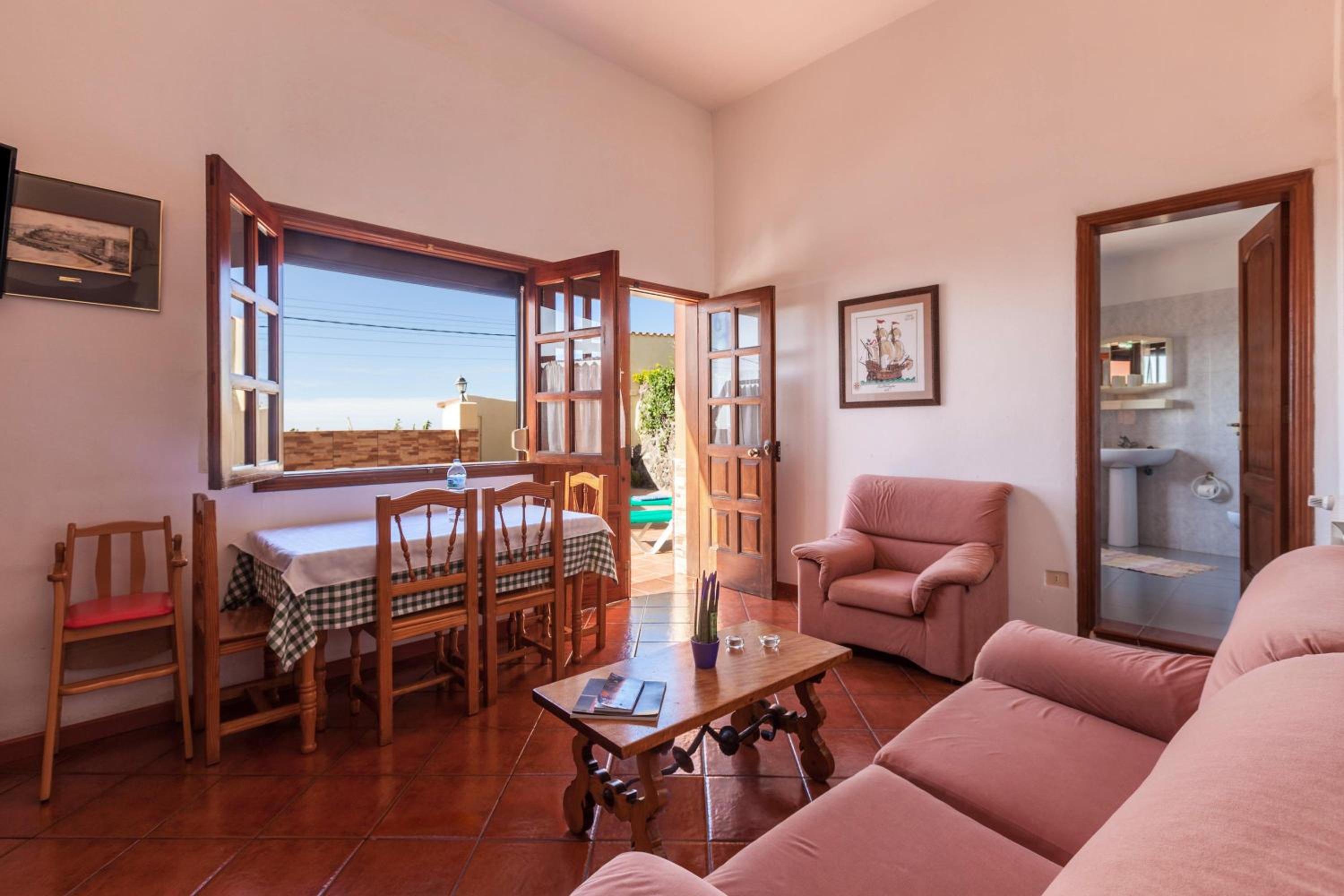 Two-Bedroom Deluxe Apartment with Ocean View photo 1