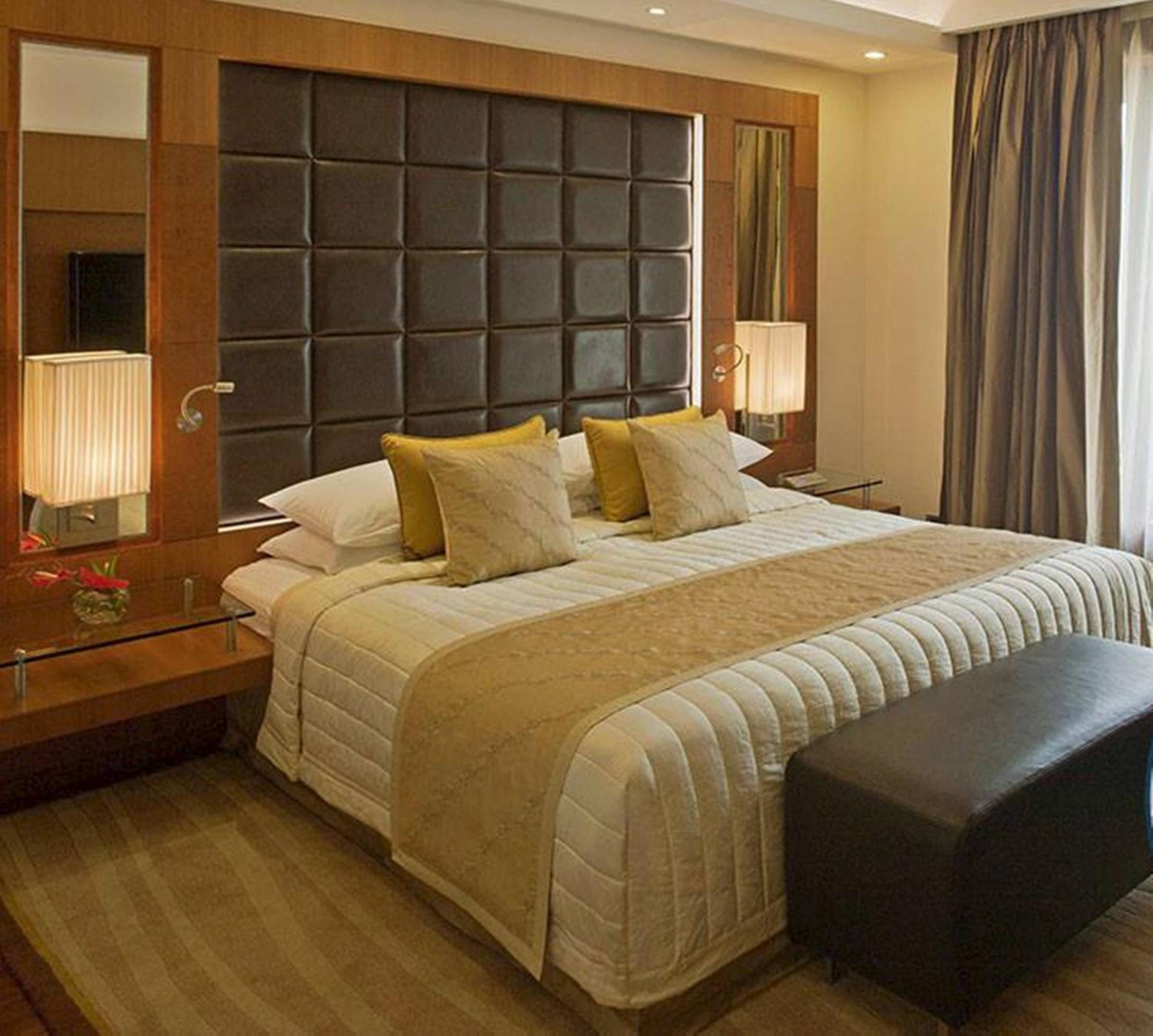 Suite 1 Bed with Happy Hours 01:00 PM to 06:00 PM 1+1 , Airport Transfers,Free Pick up and drop to Worldmark Aerocity (subject to car availability)