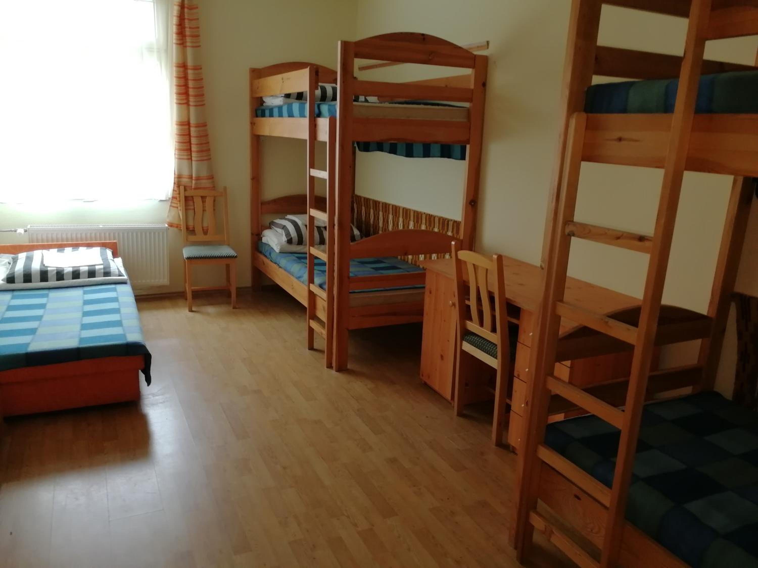 Economy Triple Room with Shared Bathroom photo 3