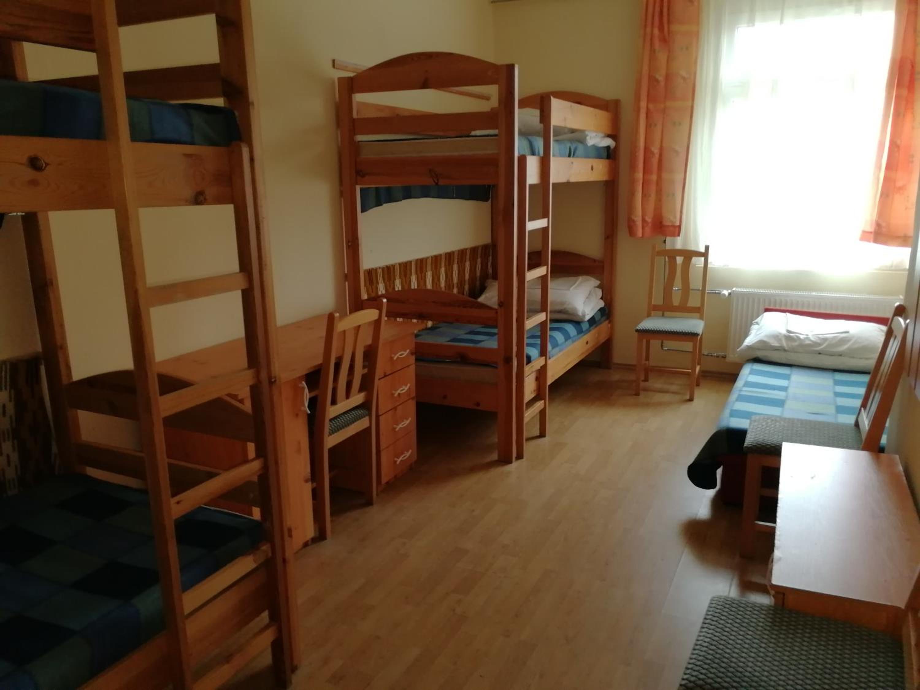 Economy Triple Room with Shared Bathroom photo 2