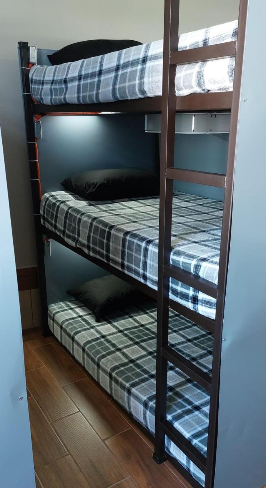 10-Bed Mixed Dormitory Room photo 1