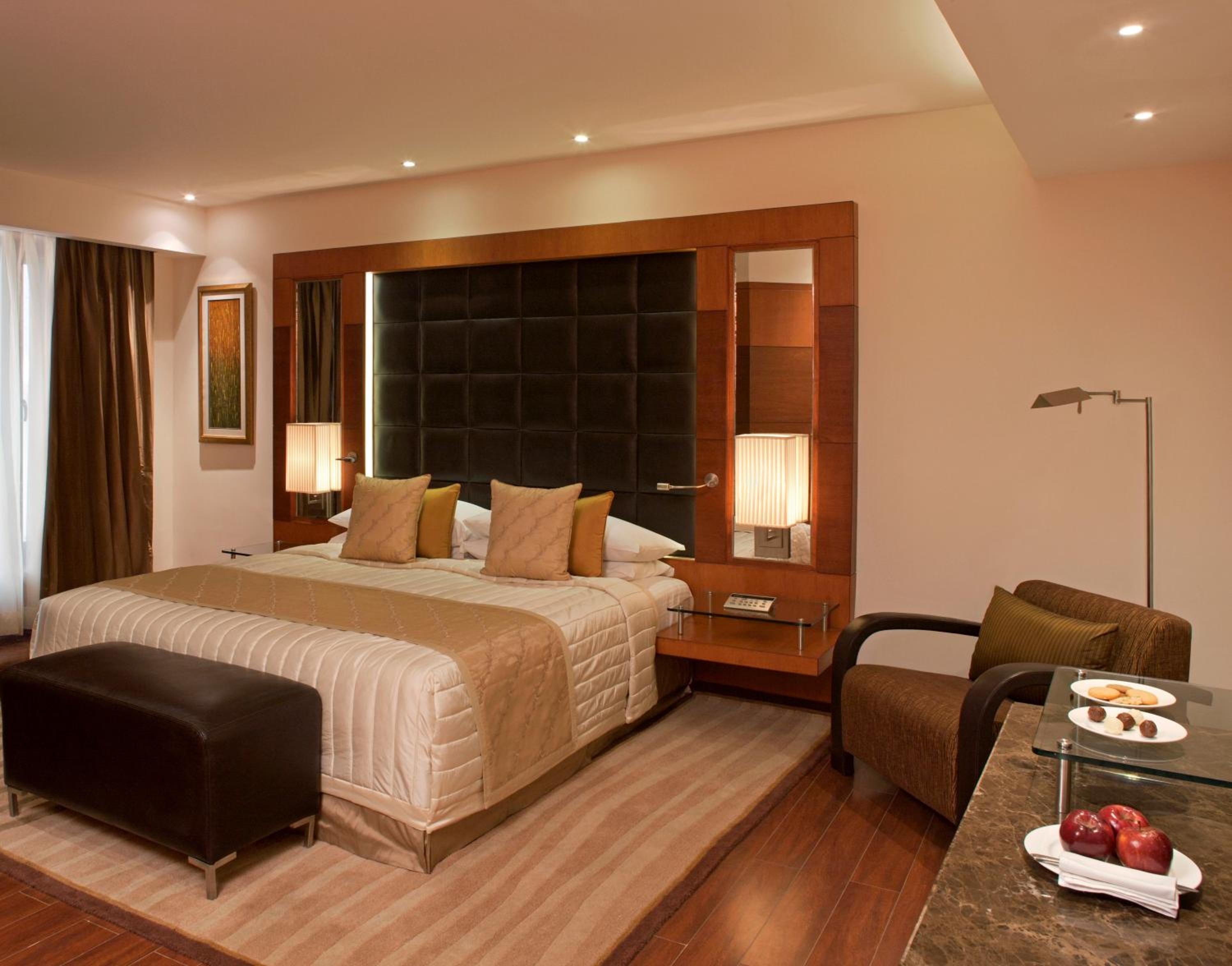 Junior Suite with Happy Hours 01:00 PM to 06:00 PM 1+1 ,Airport Transfers,Early Check In at 10 AM (Subject to availability), 20% Discount on Food & Beverage