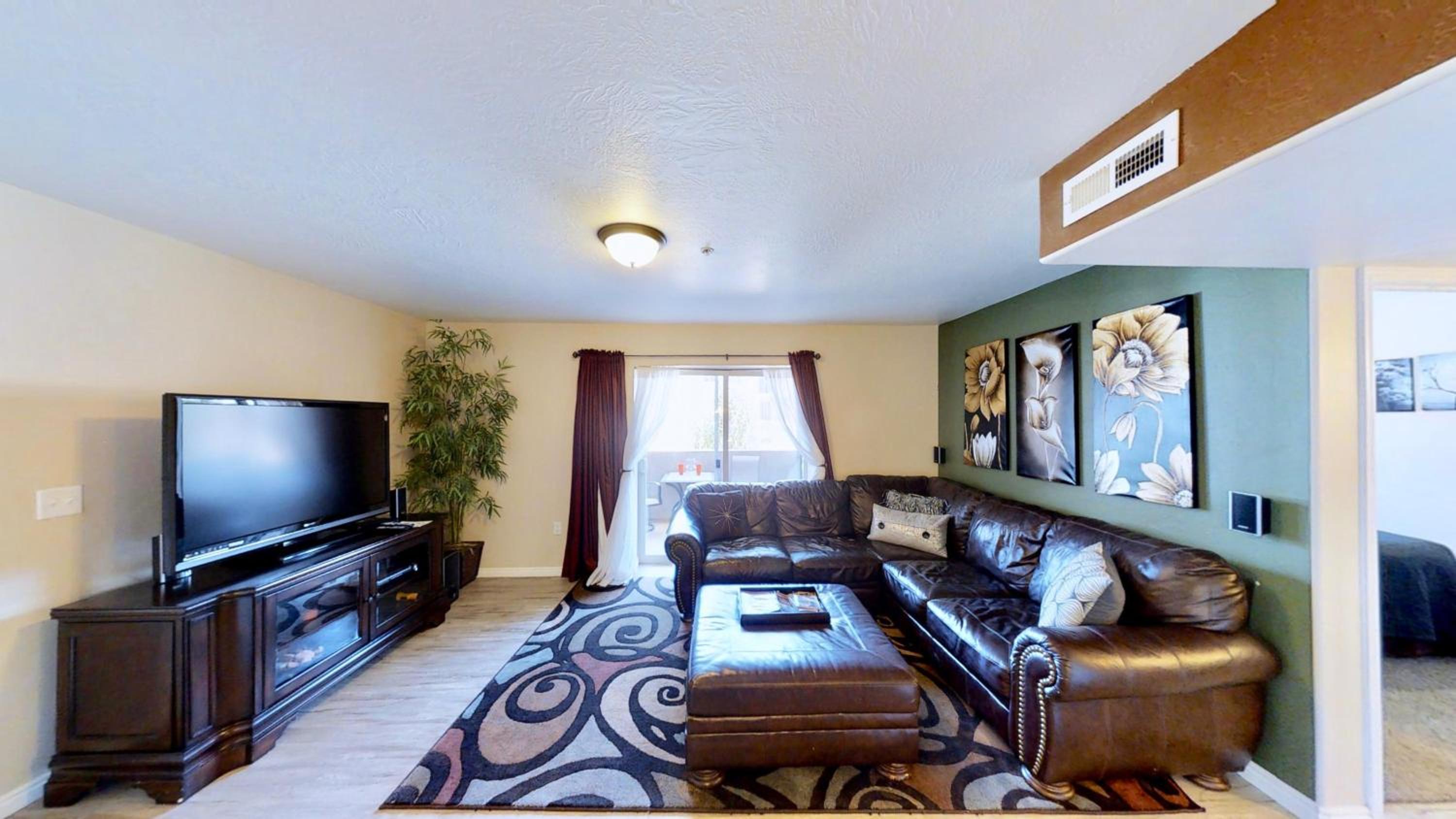 Three-Bedroom Apartment photo 3