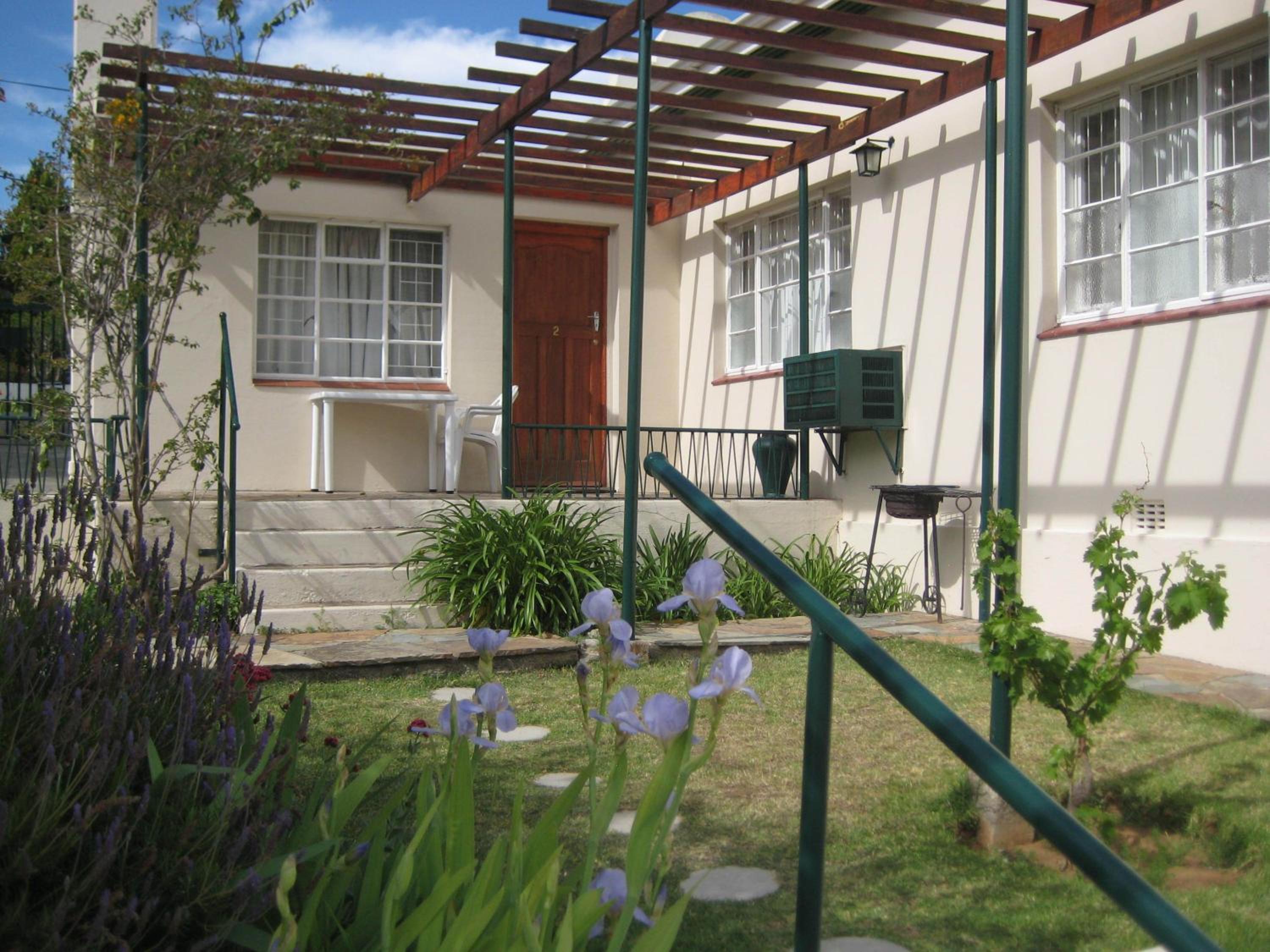 One-Bedroom Apartment - Photo 2
