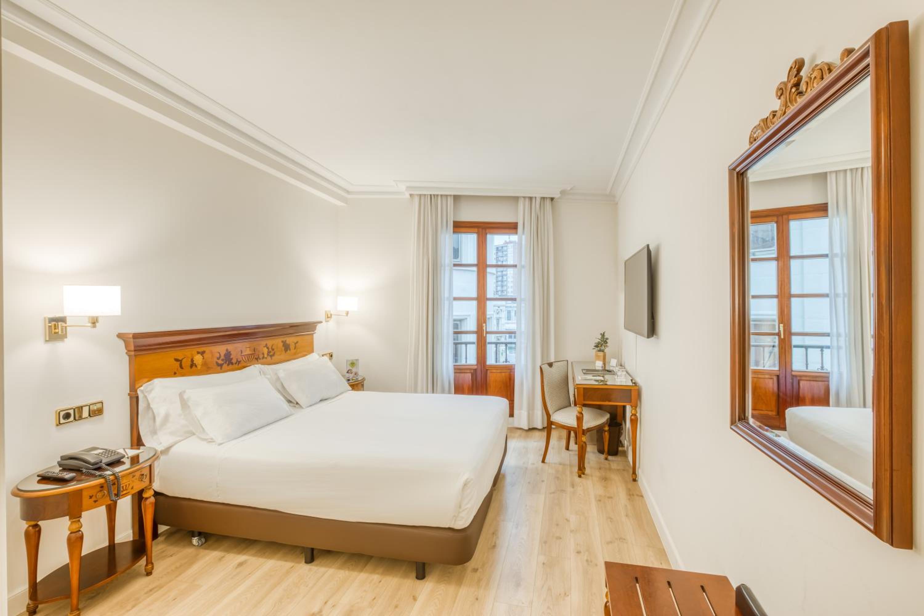 Habitacion clasica con vistas a la ciudad  - 1 Cama Doble  - Photo 2