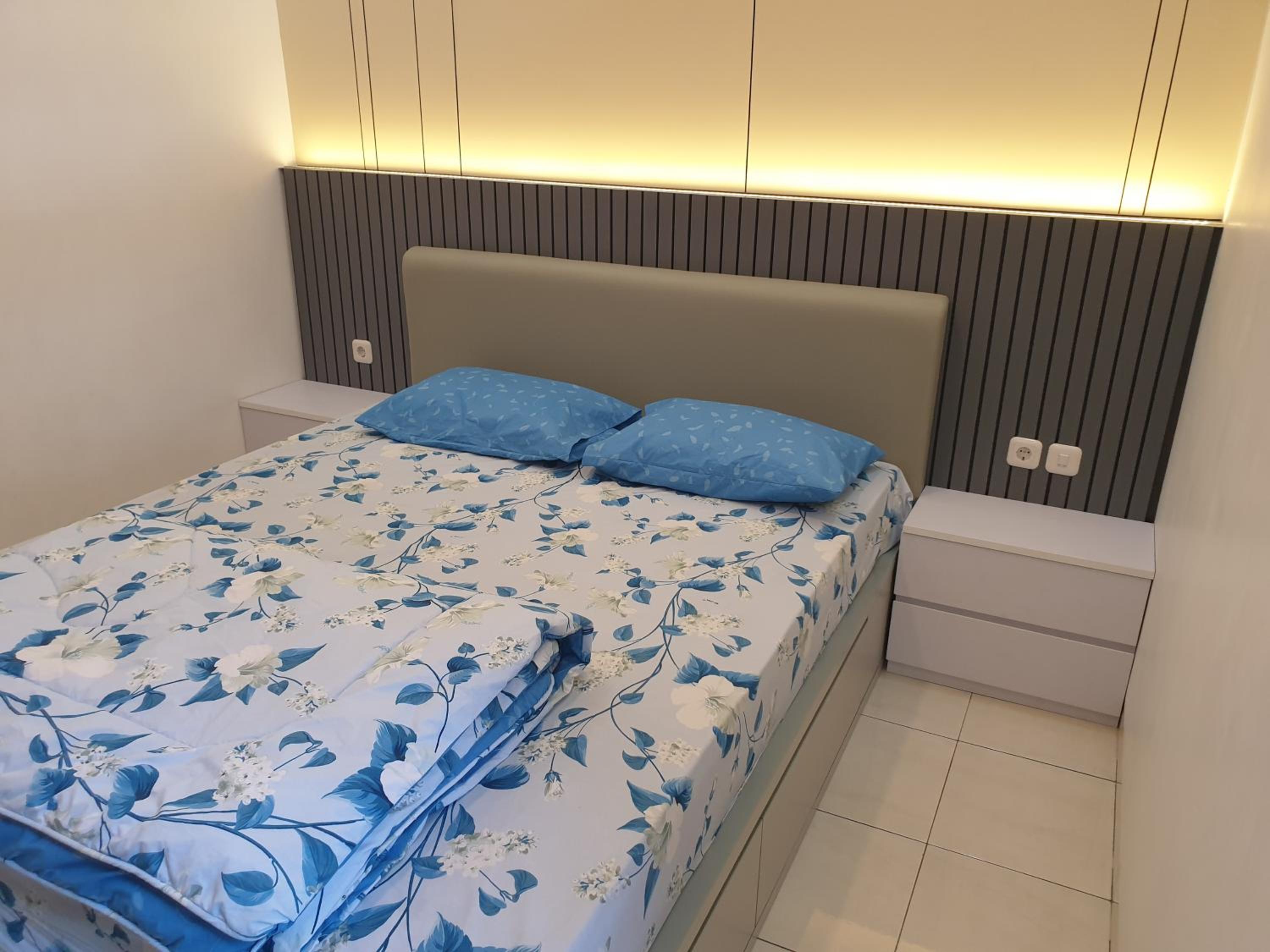 Three-Bedroom House - Photo 2