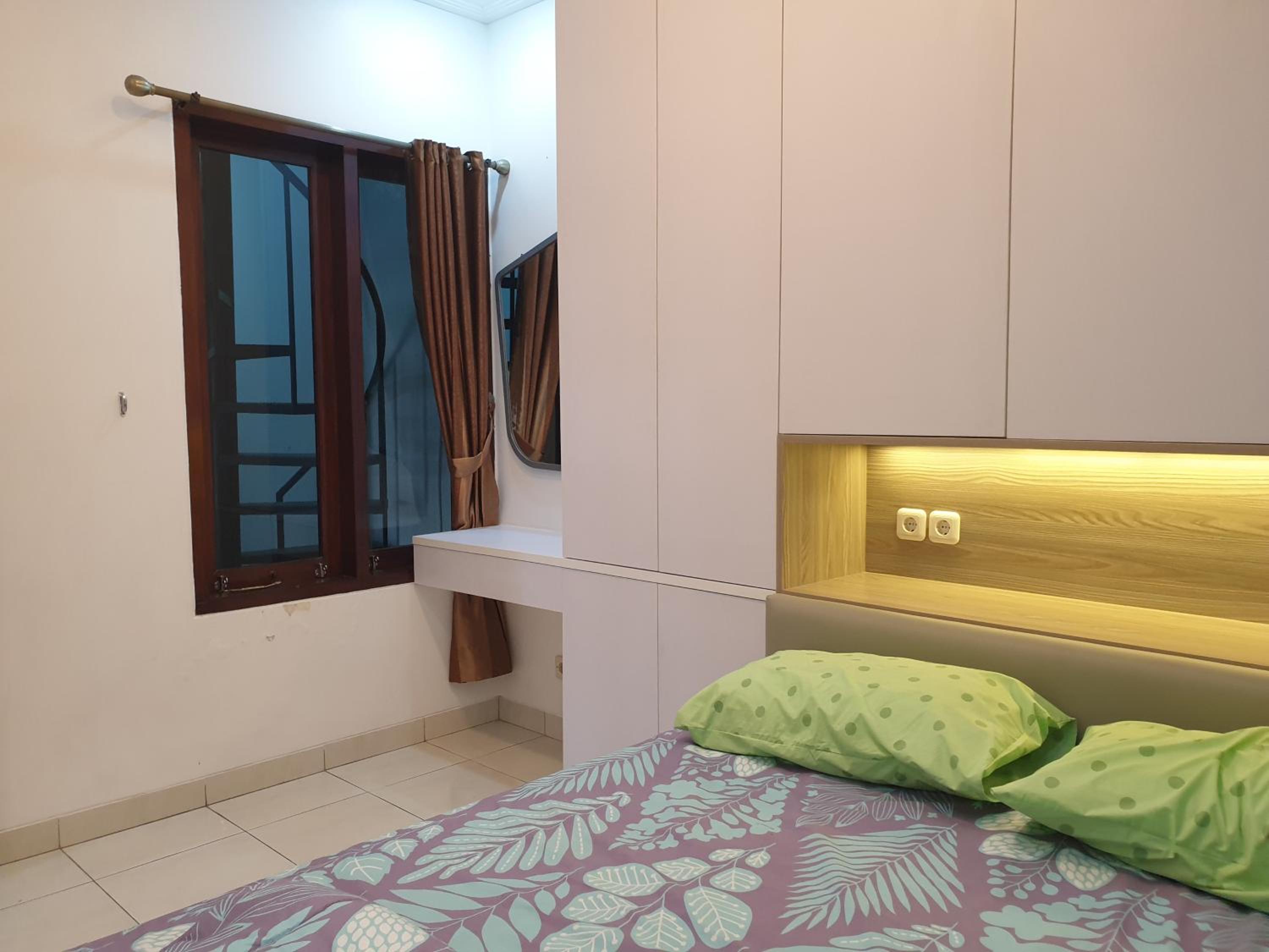 Three-Bedroom House - Photo 5