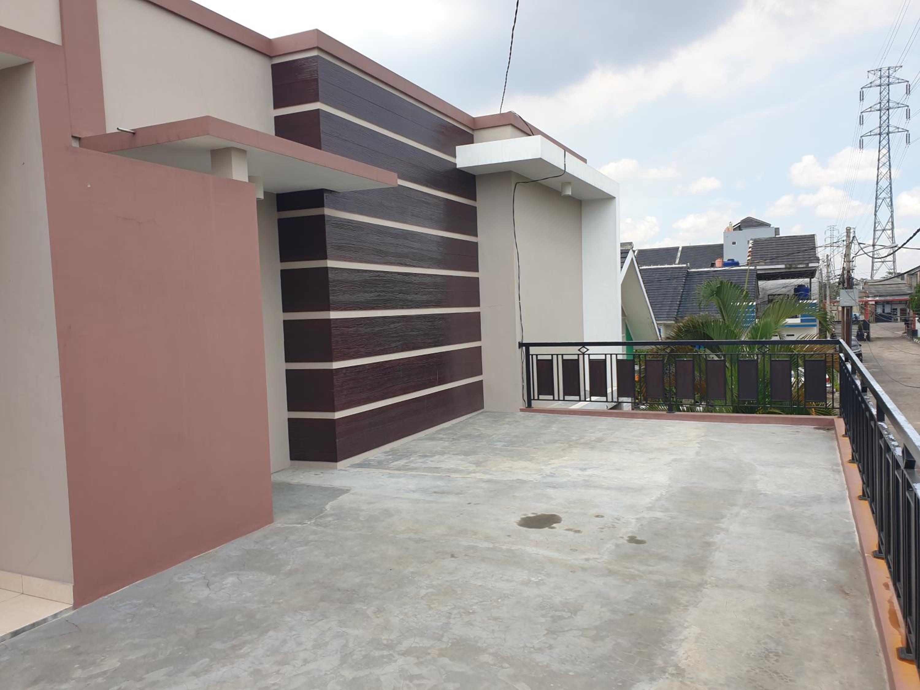 Three-Bedroom House - Photo 8