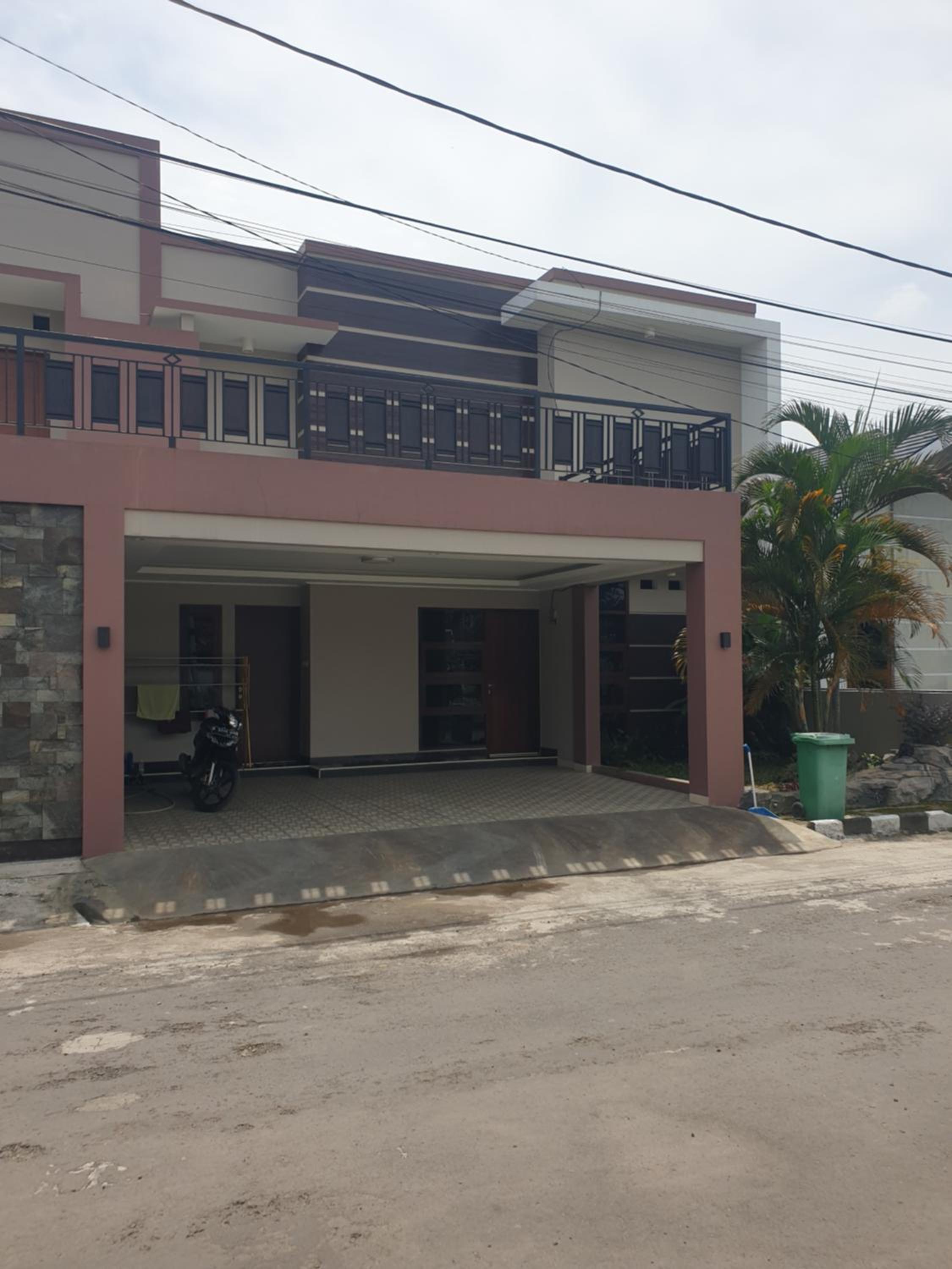 Three-Bedroom House - Photo 9