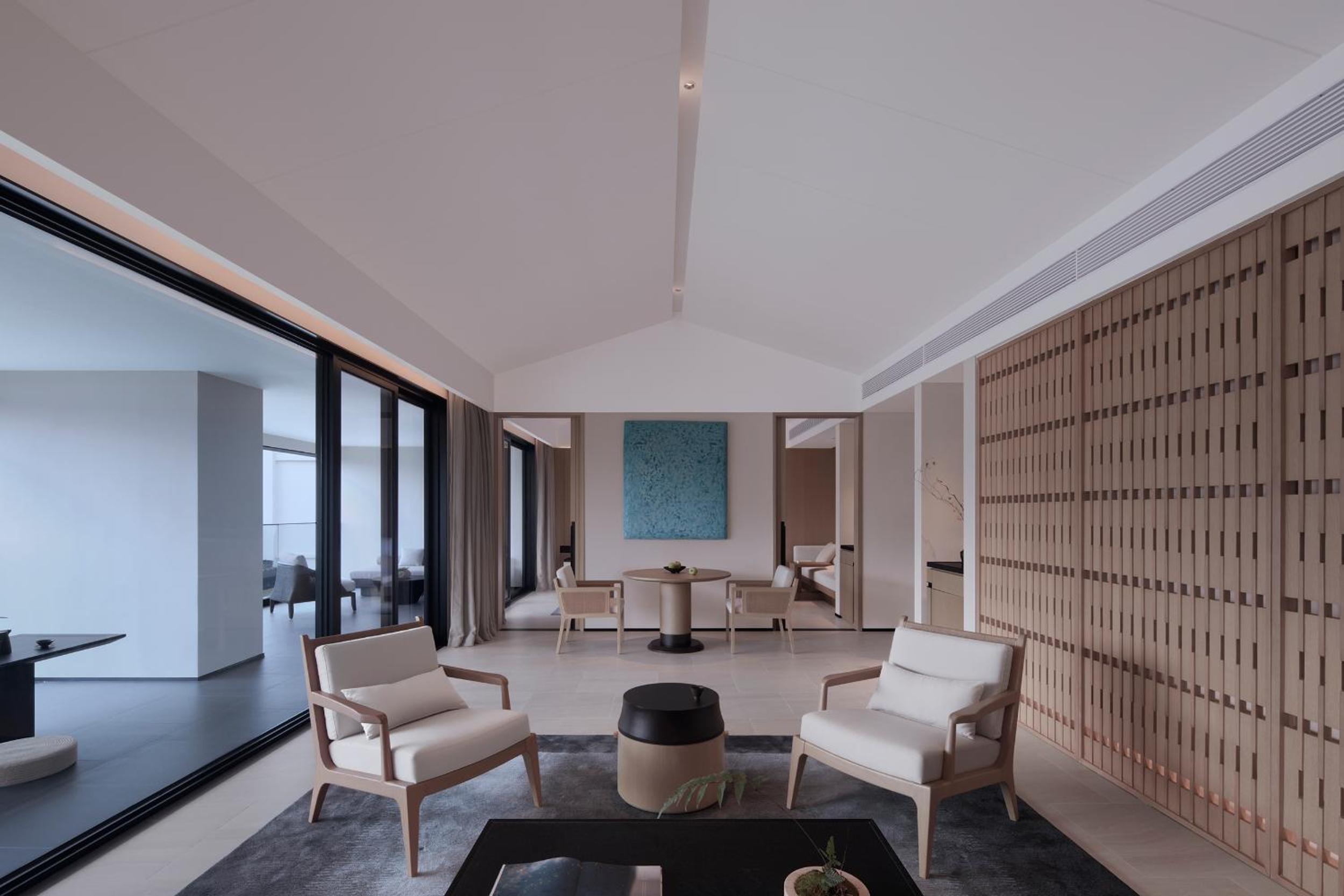 Suite with Mountain View