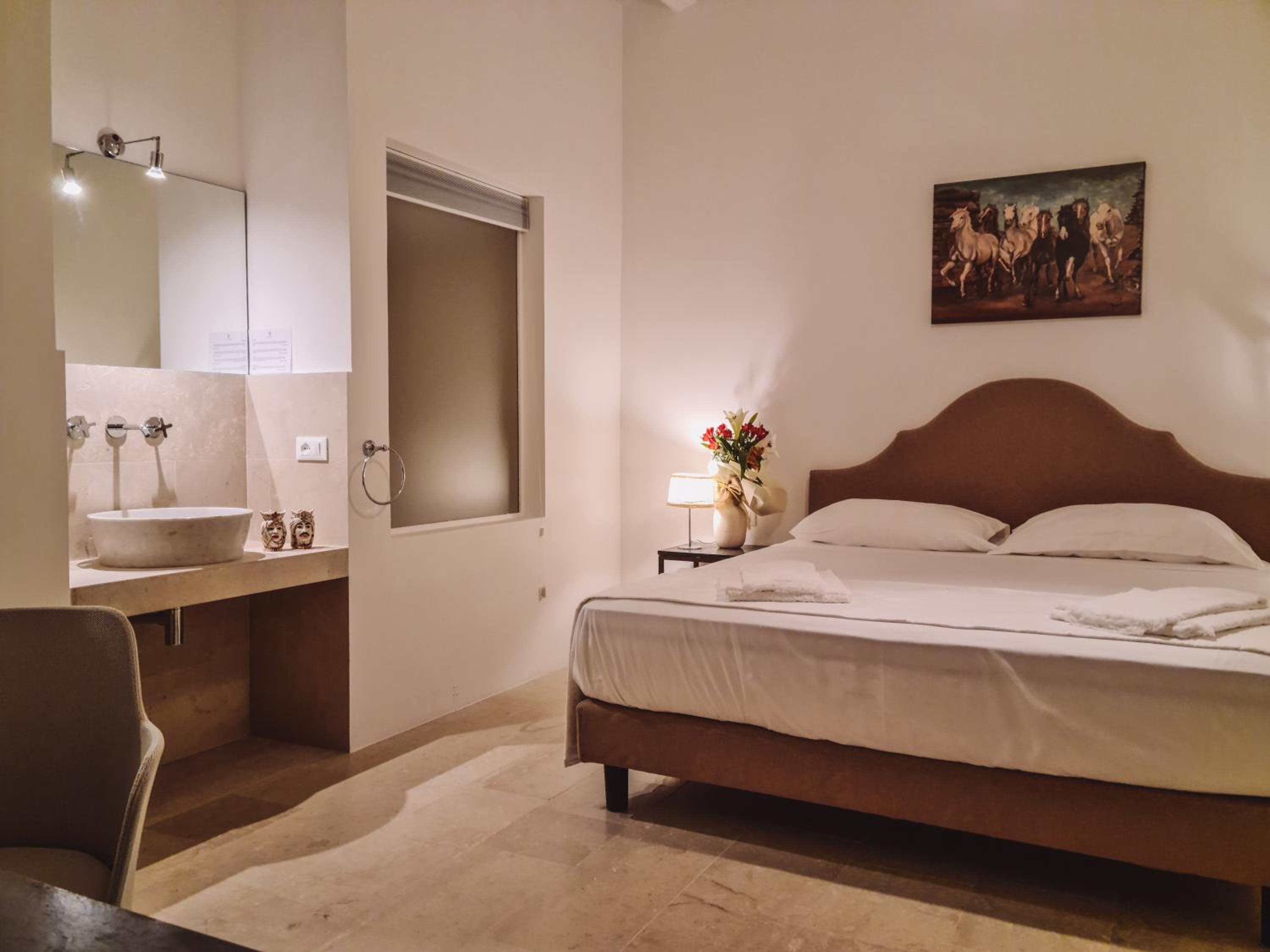 Double Room with Spa Bath photo 2