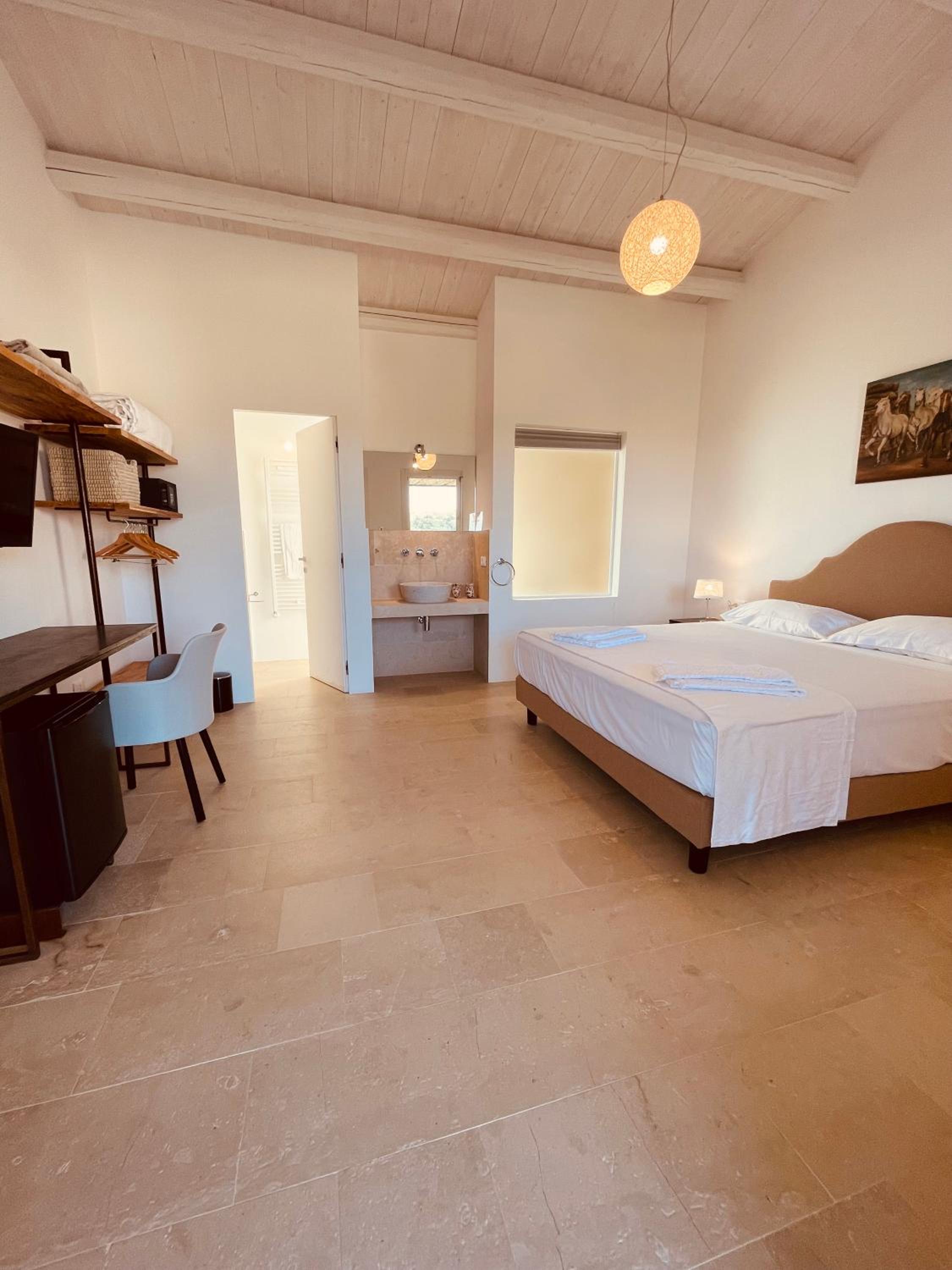 Double Room with Spa Bath photo 3