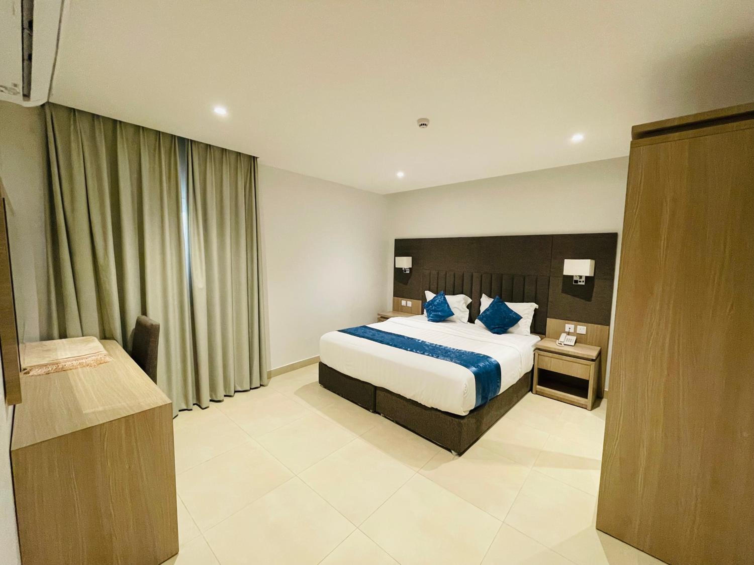 One-Bedroom Apartment - Photo 12