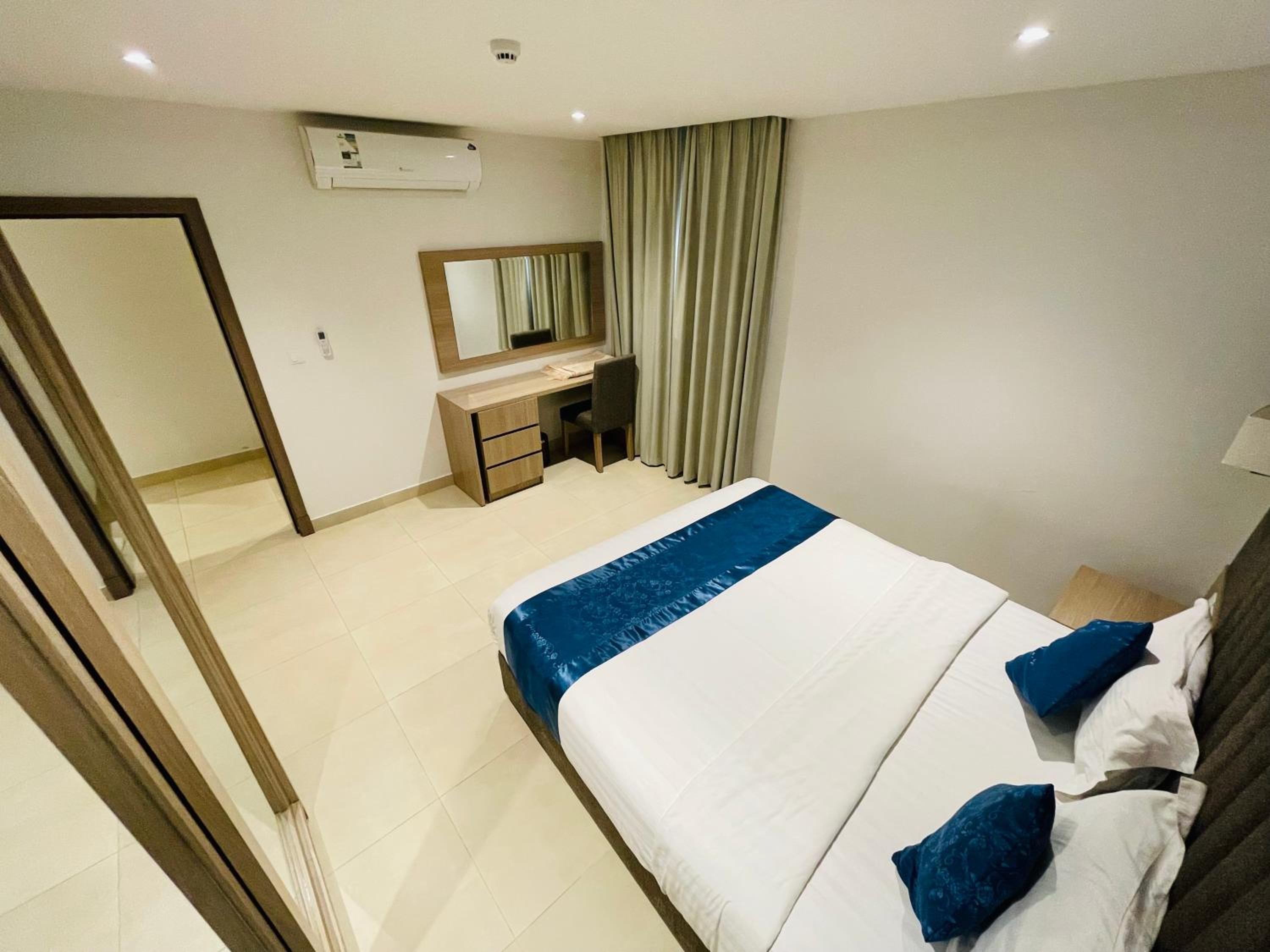 One-Bedroom Apartment - Photo 11