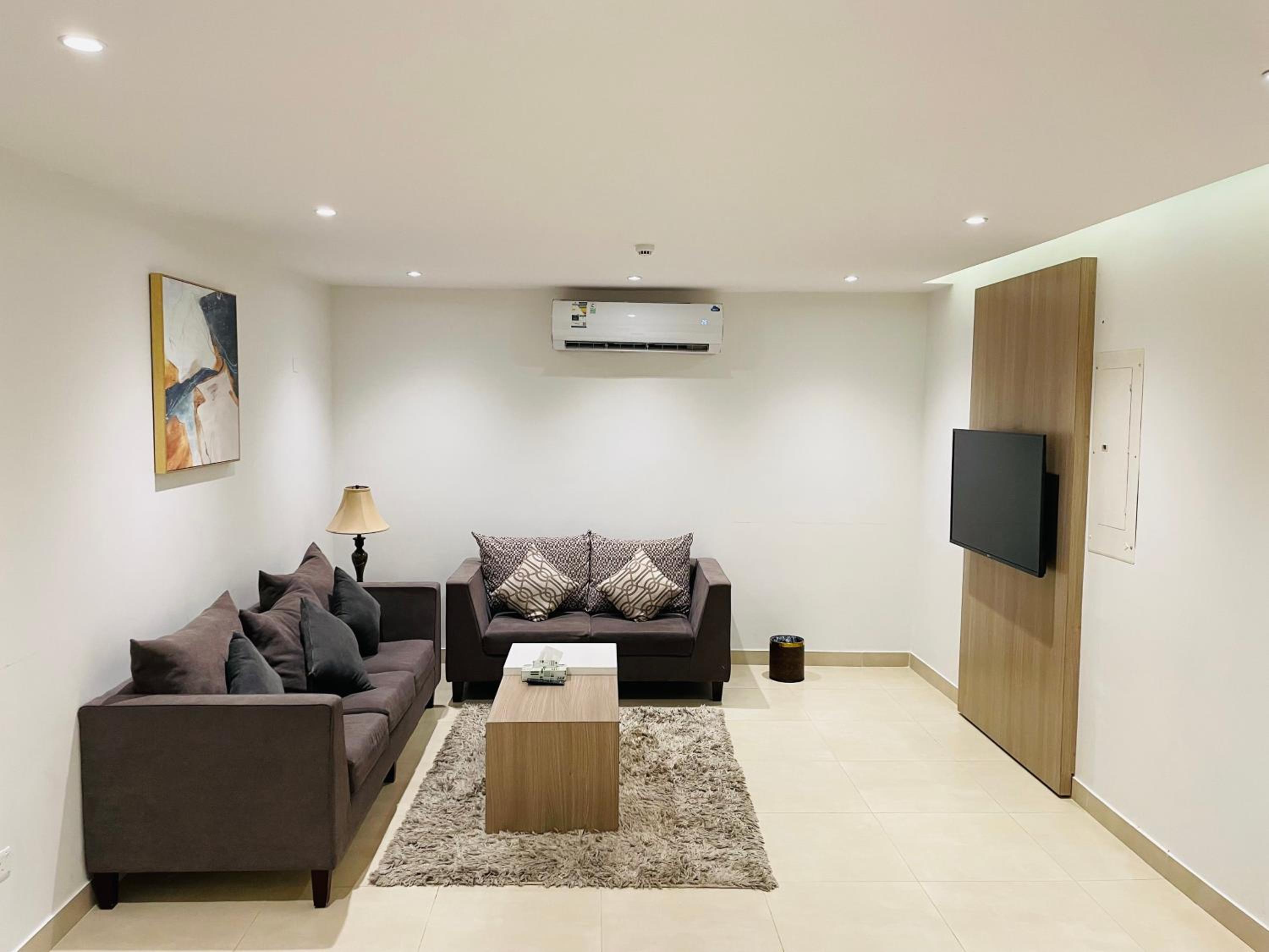 One-Bedroom Apartment - Photo 2