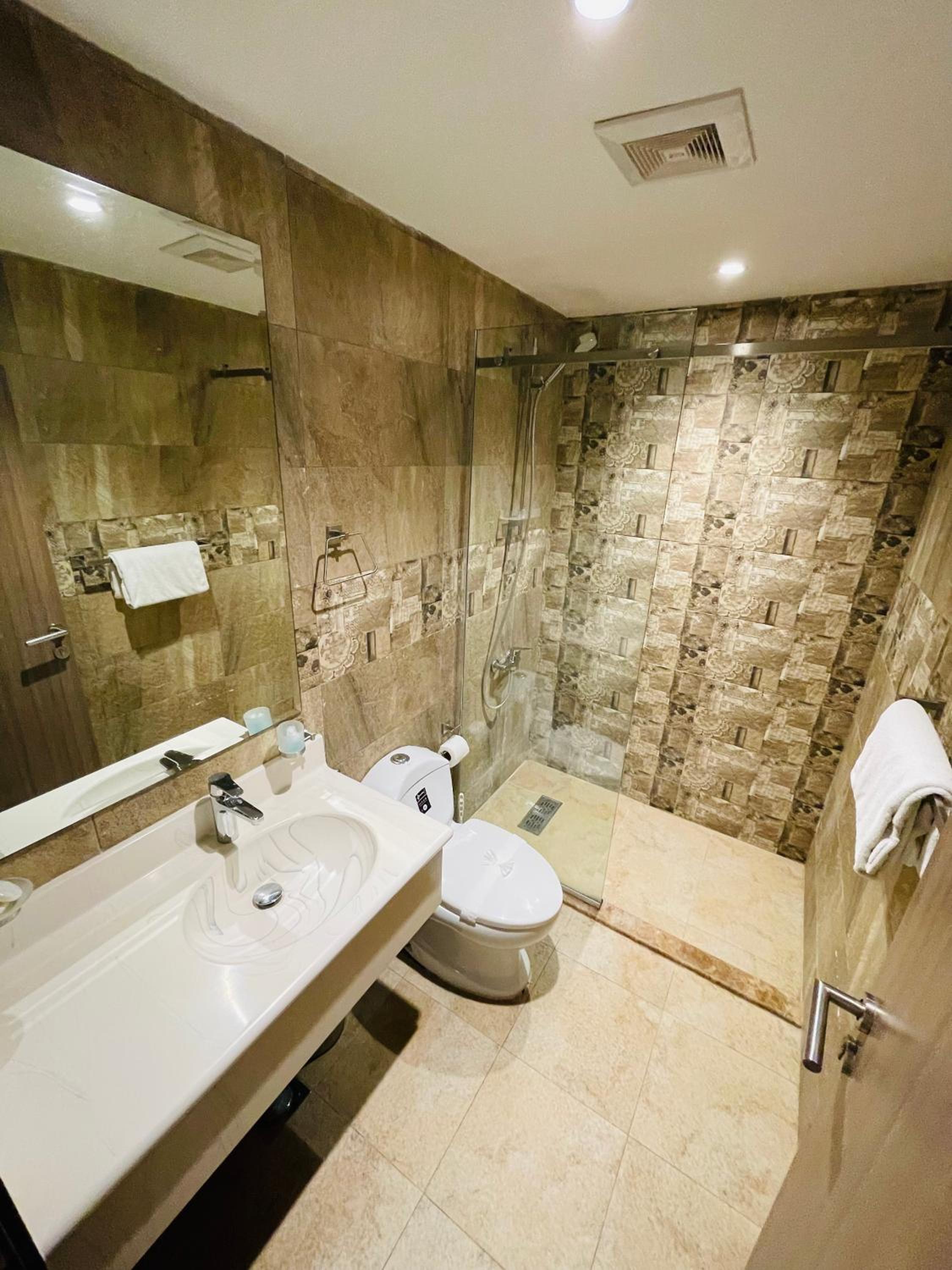 One-Bedroom Apartment - Photo 4