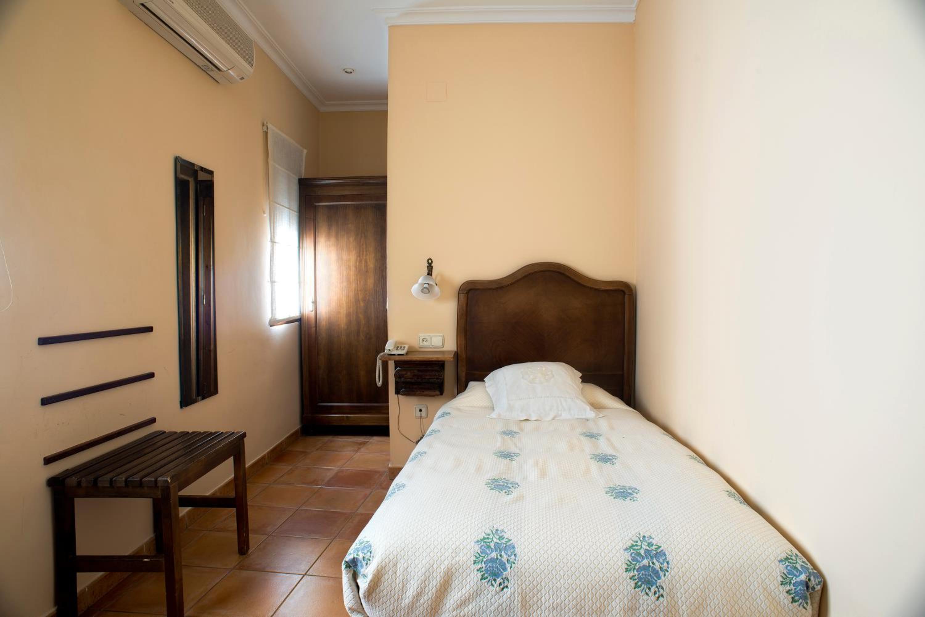 Single Room photo 2