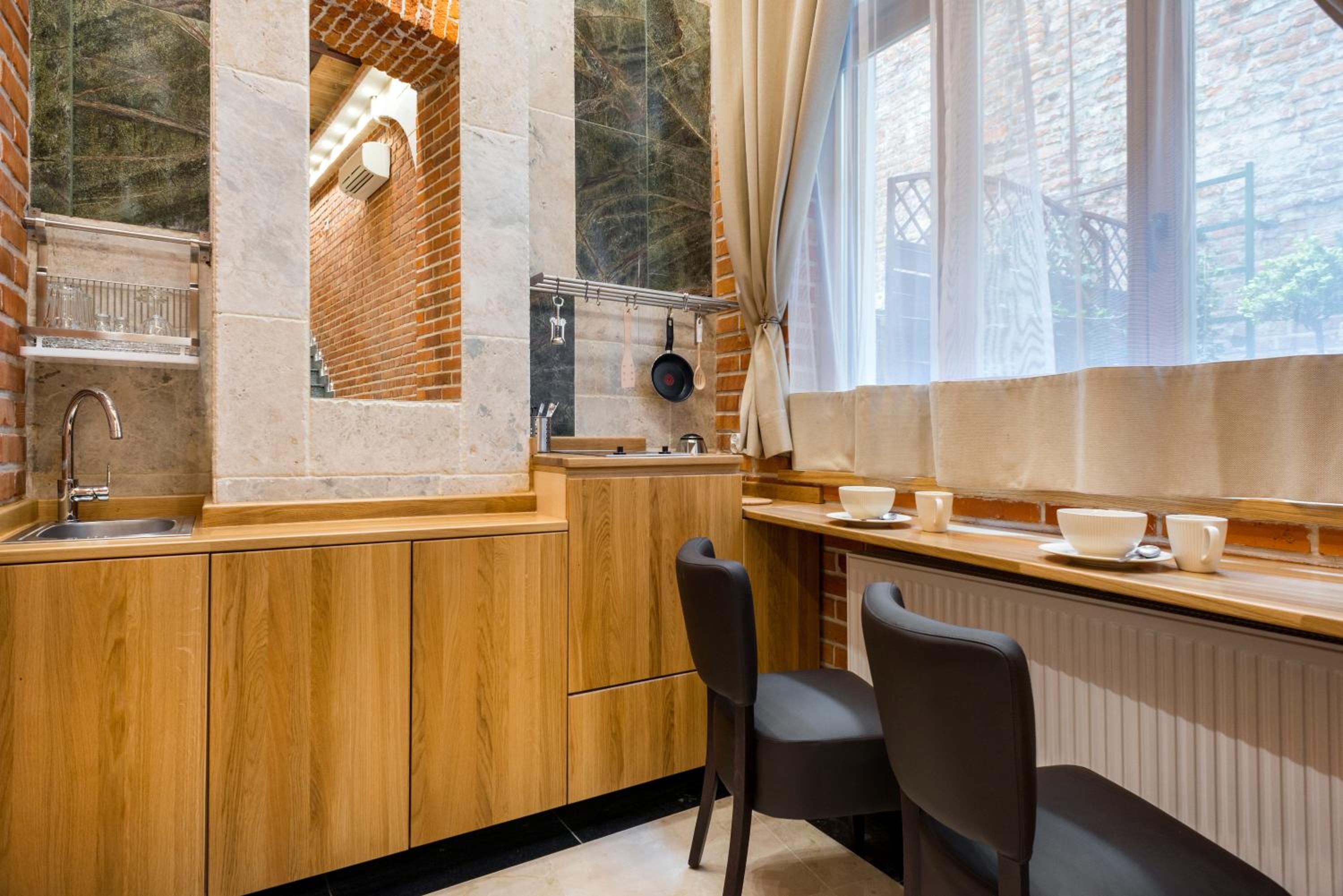Suite - Photo 4