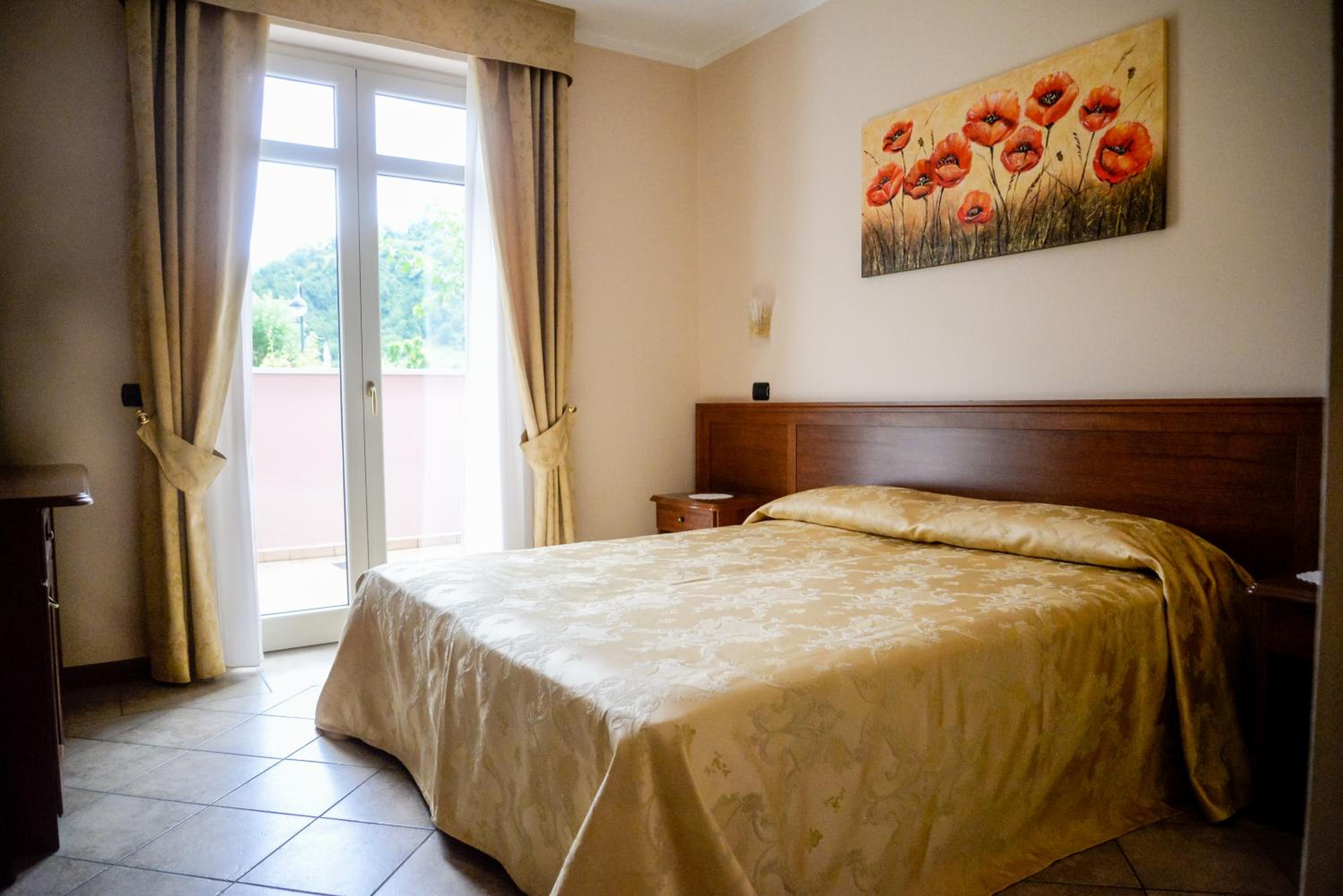 Double or Twin Room - Photo 13