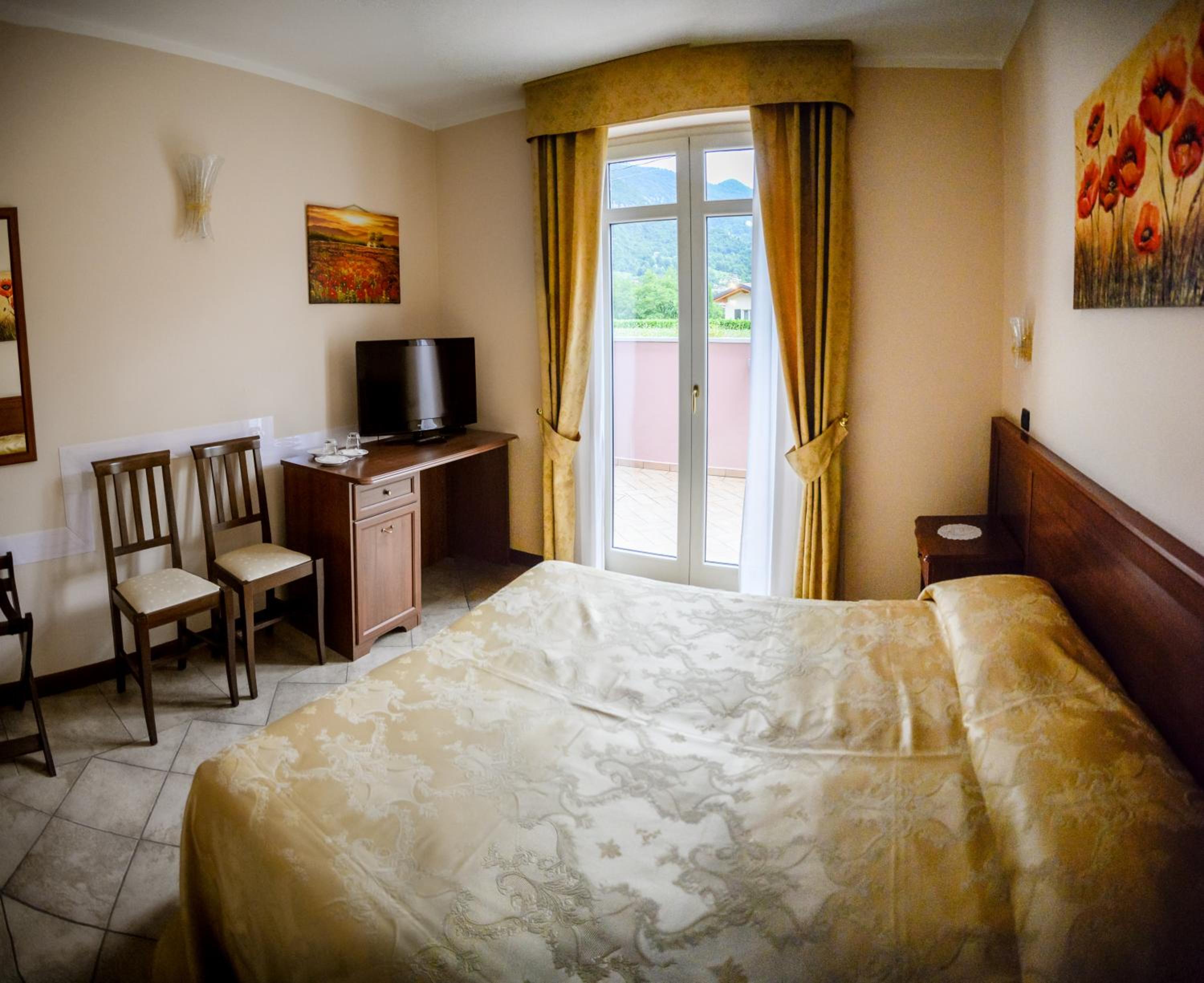 Double or Twin Room - Photo 7