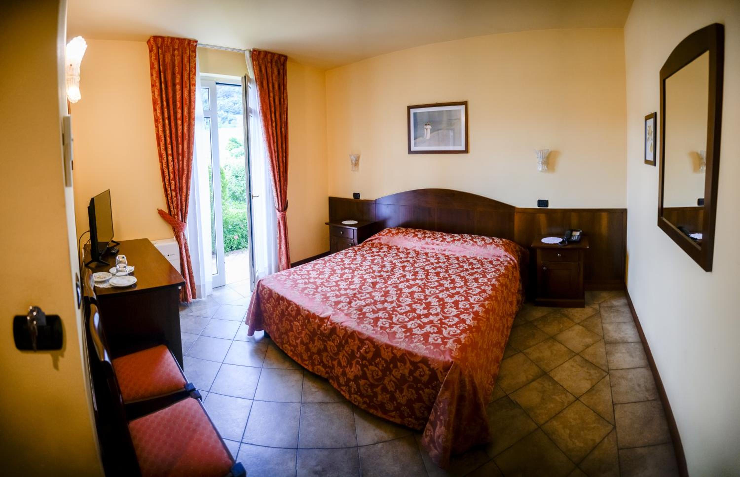 Double or Twin Room - Photo 6